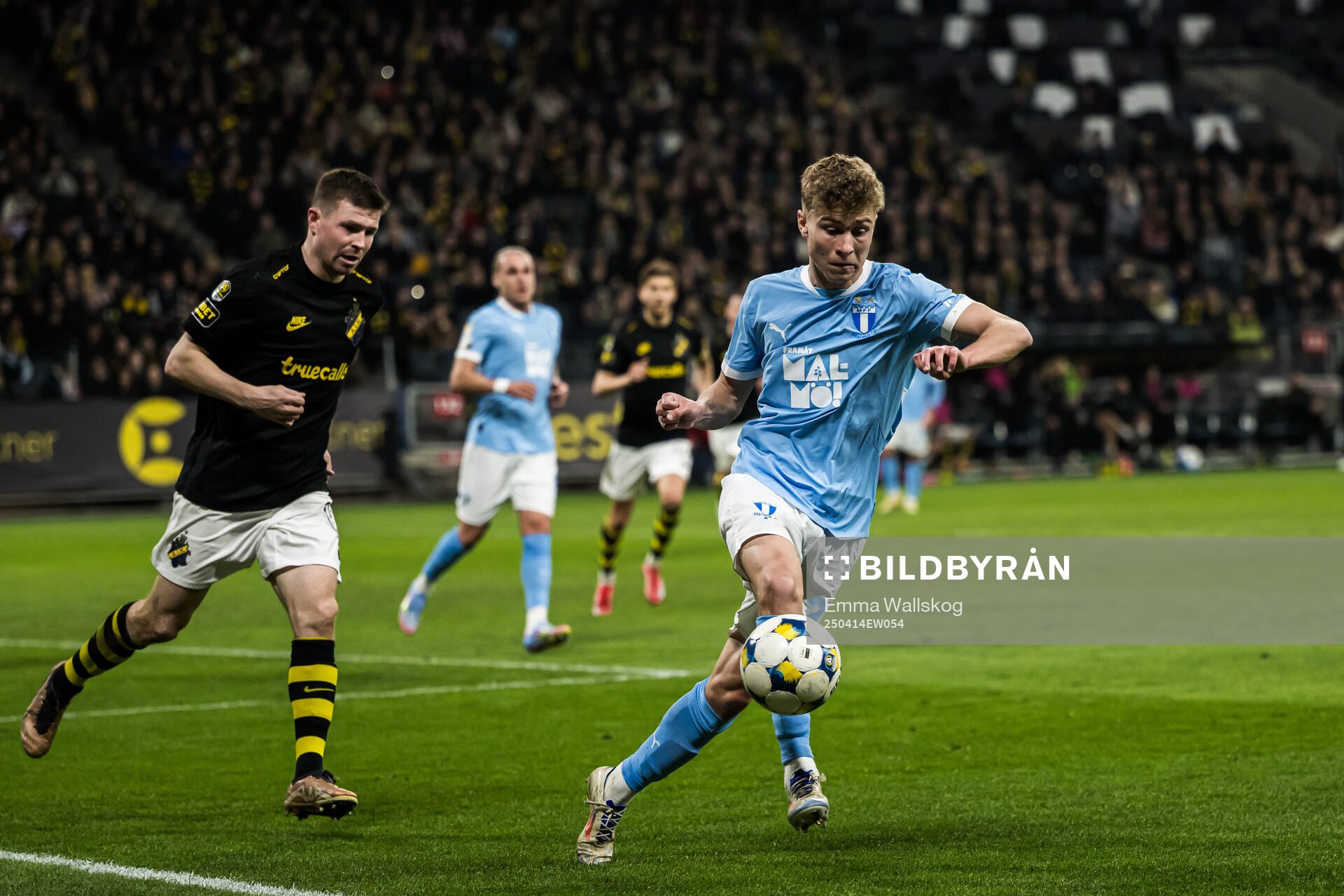 AIKs Mads Døhr Thychosen och Malmö FFs Hugo Bolin