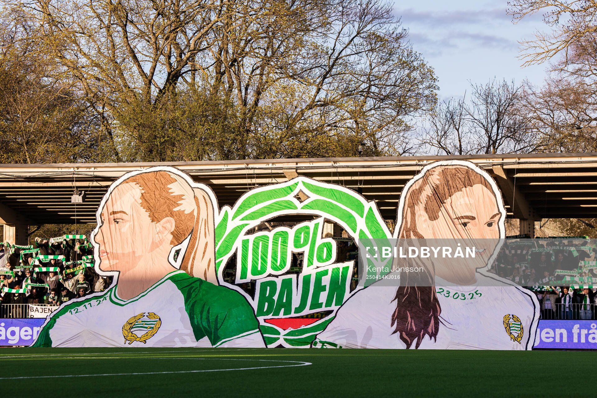 Hammarby IP med tifo föreställande Hammarbys spelare