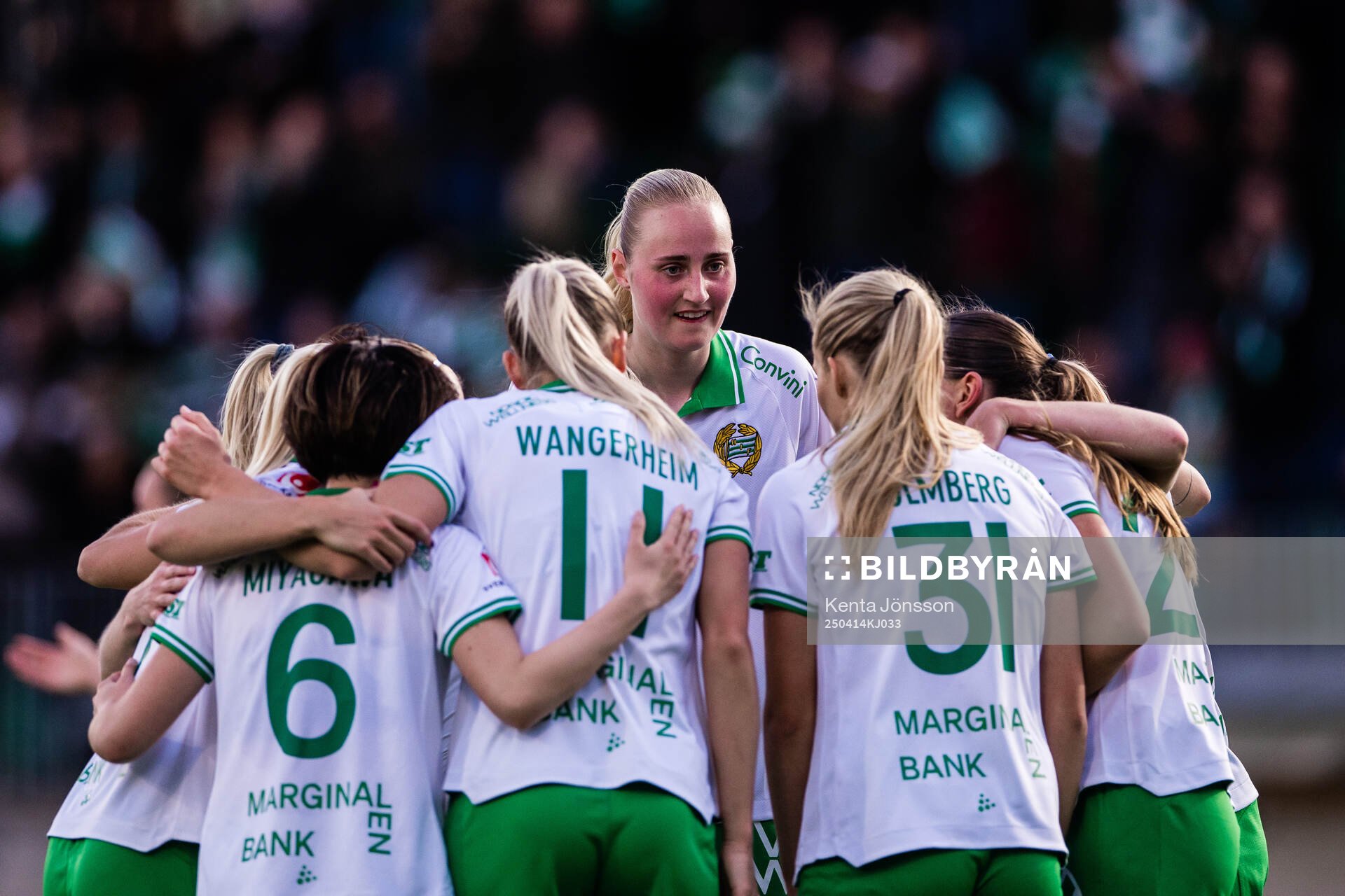 Hammarbys Smilla Holmberg jublar med Emelie Bragstad och