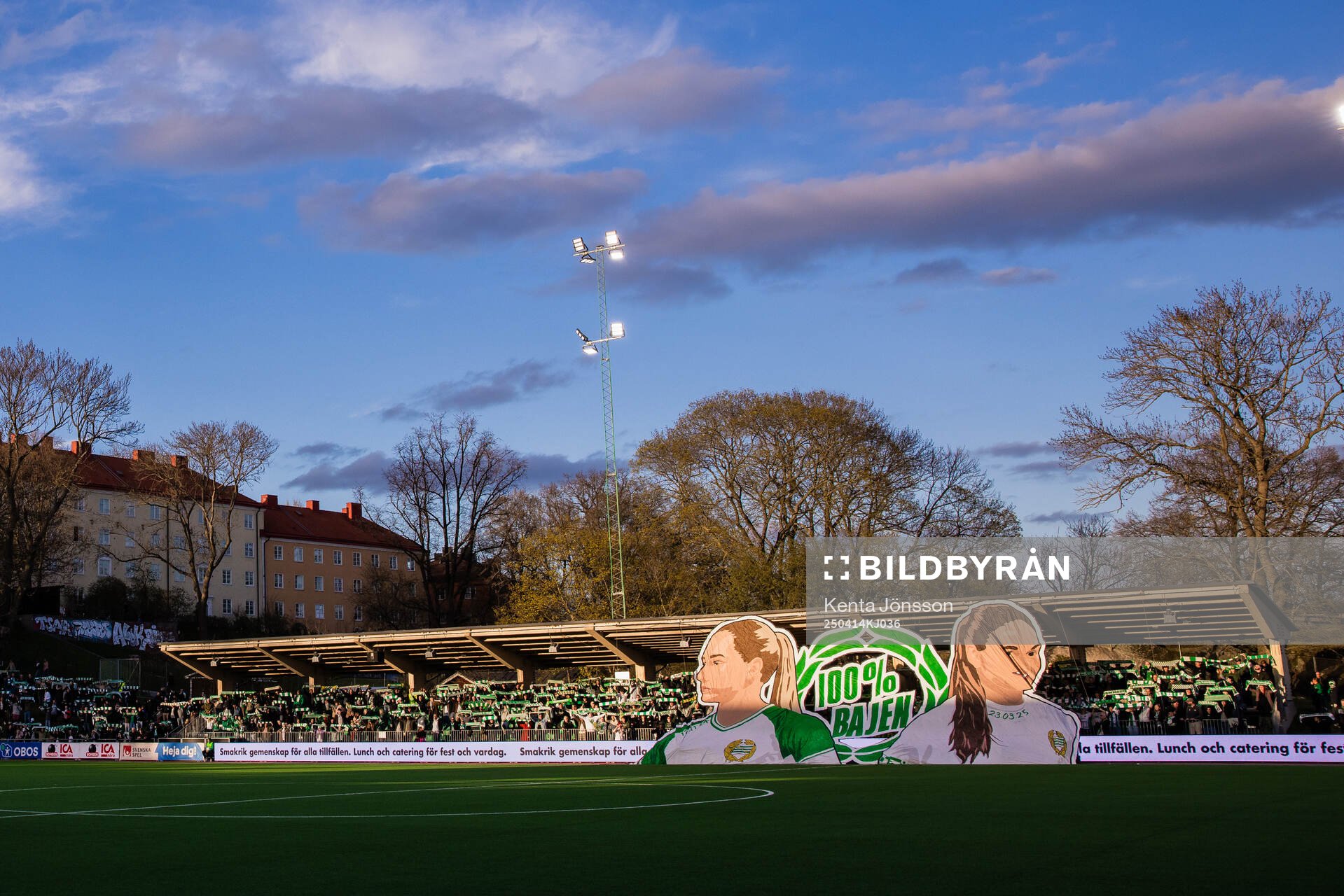 Hammarby IP med tifo föreställande Hammarbys spelare