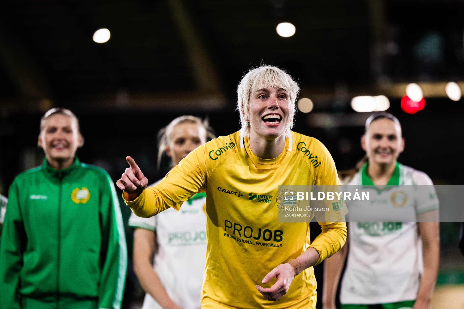 Hammarbys målvakt Moa Edrud jublar