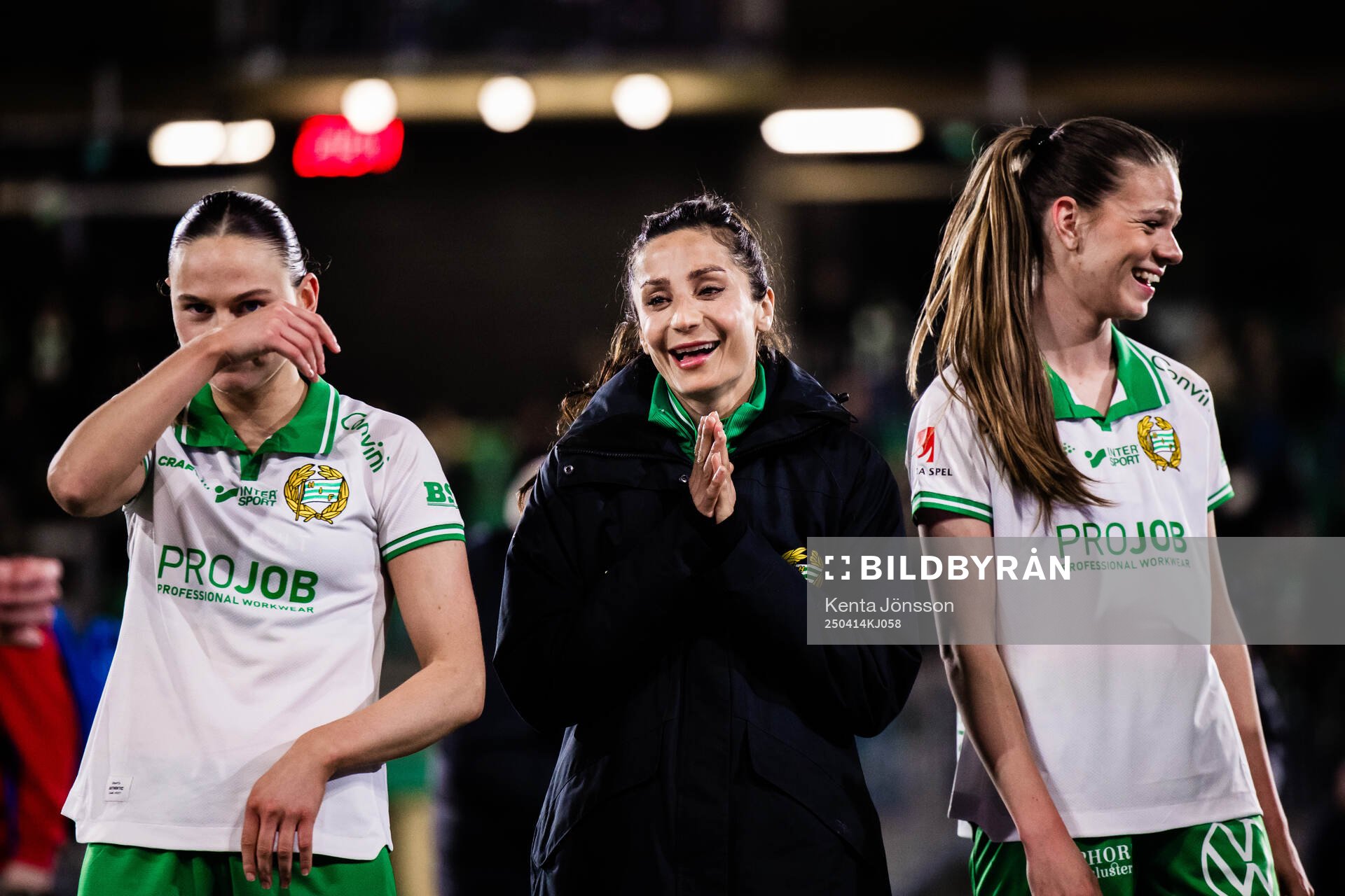 Hammarbys Nadia Nadim jublar med Vilde Hasund och Bella