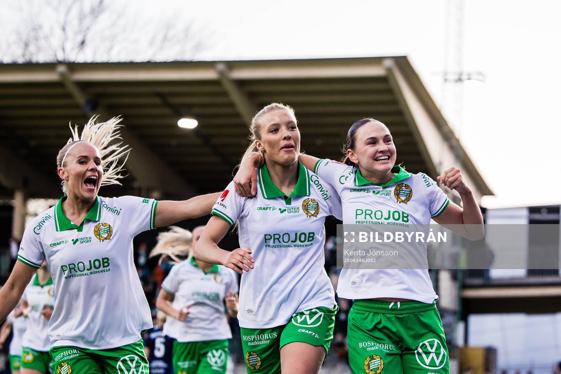 Hammarbys Vilde Hasund jublar Stina Lennartsson och Smilla