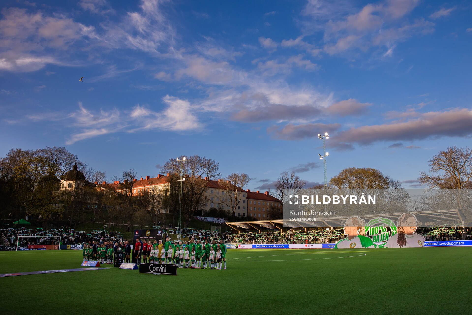 Hammarby IP med tifo föreställande Hammarbys spelare