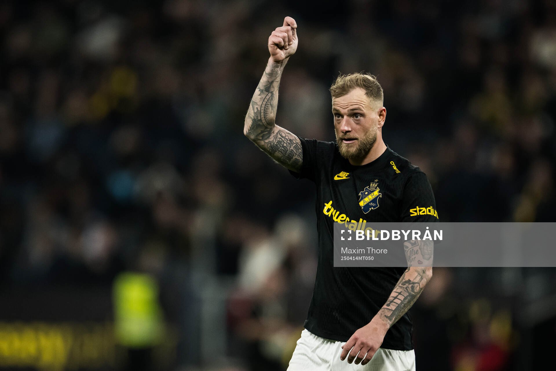 AIKs John Guidetti gestikulerar  under fotbollsmatchen i Allsvenskan mellan AIK och Malmö FF den 14 april 2025 i Stockholm. 
