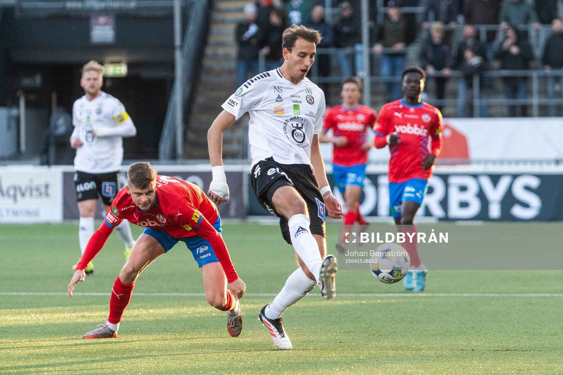 Helsingborgs Adrian Svanbäck och Örebros Melvin Bajrovic