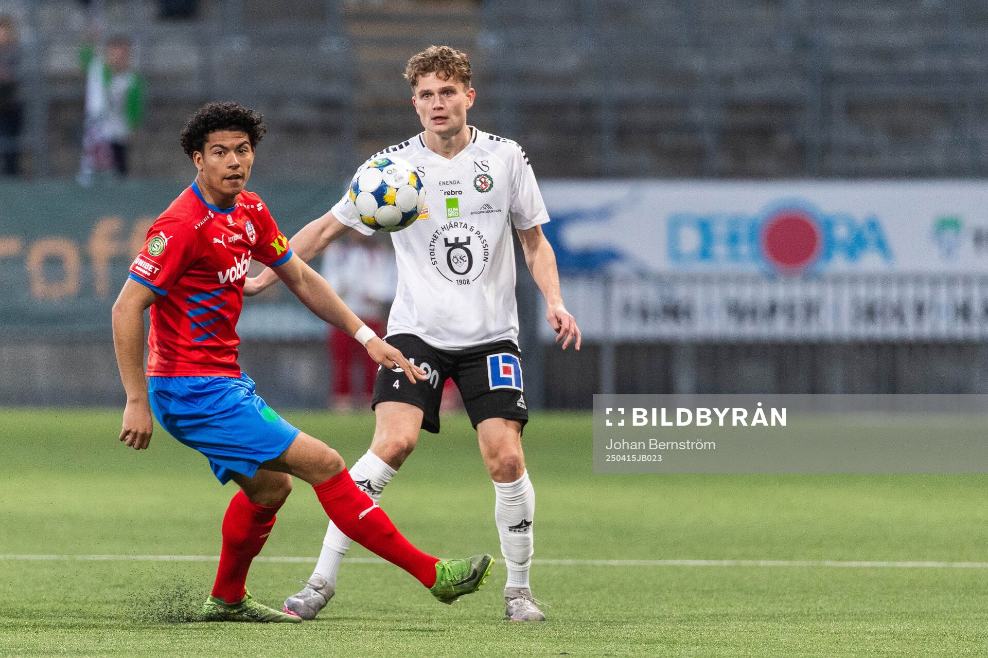 Helsingborgs Milan Silva Rasmussen och Örebros Erik McCue