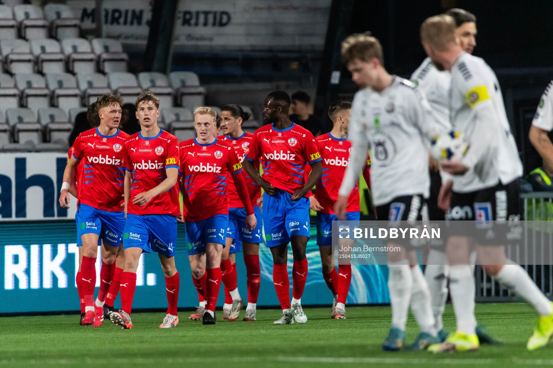Helsingborgs Oscar Aga jublar med lagkamrater
