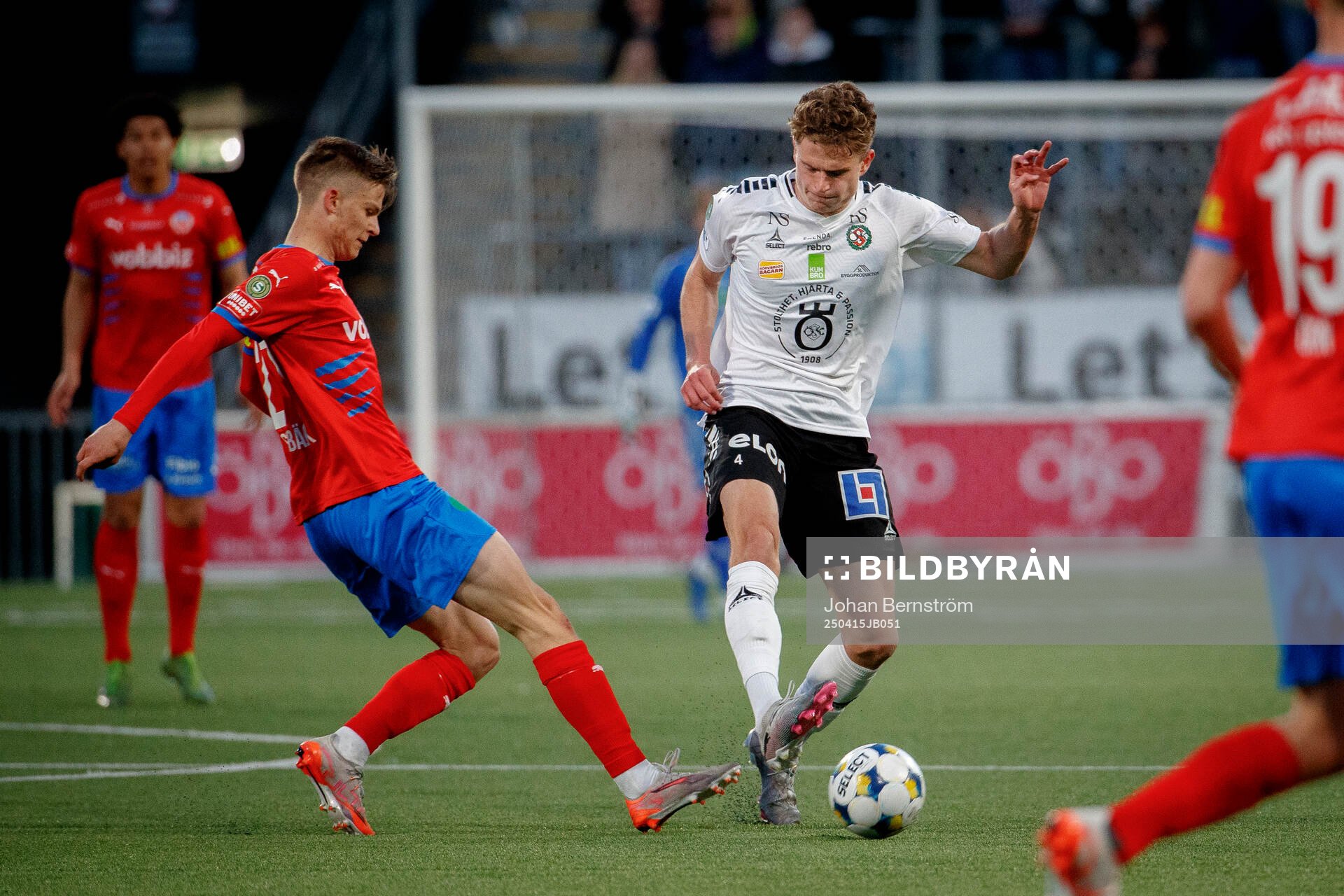 Helsingborgs Adrian Svanbäck och Örebros Erik McCue