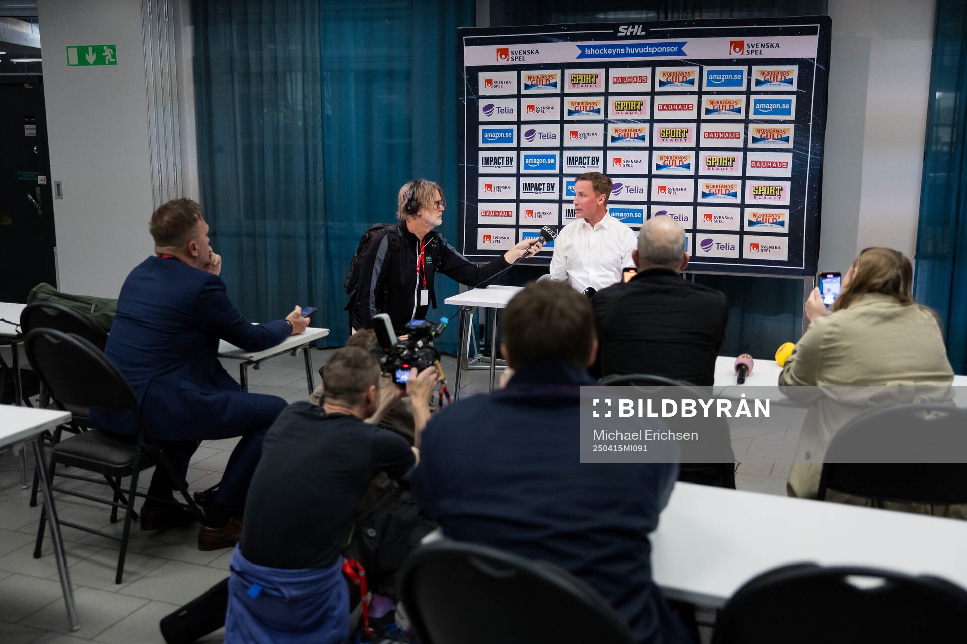 Frölundas tränare Roger Rönnberg på presskonferensen