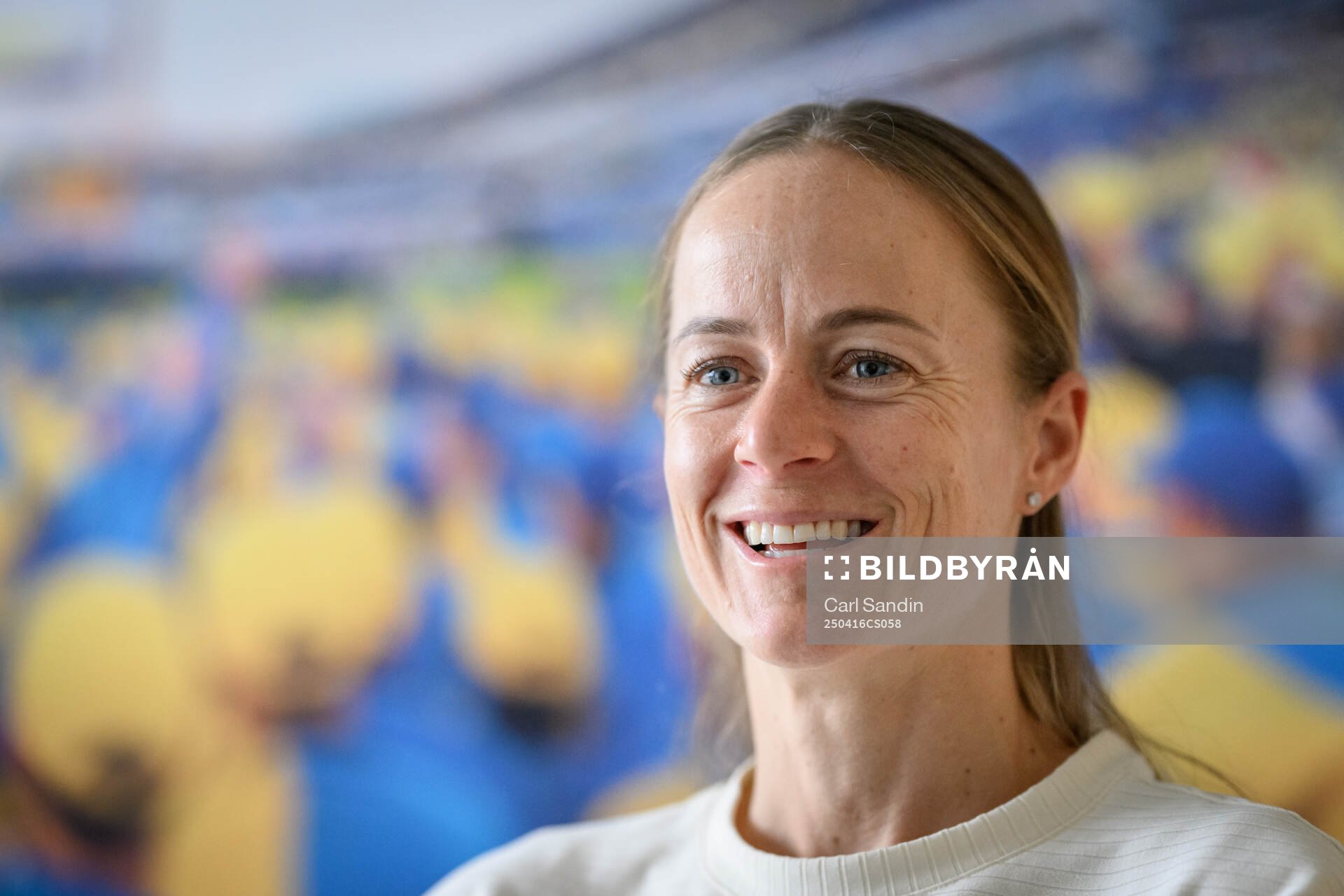 Häckens Aivi Luik blir intervjuad
