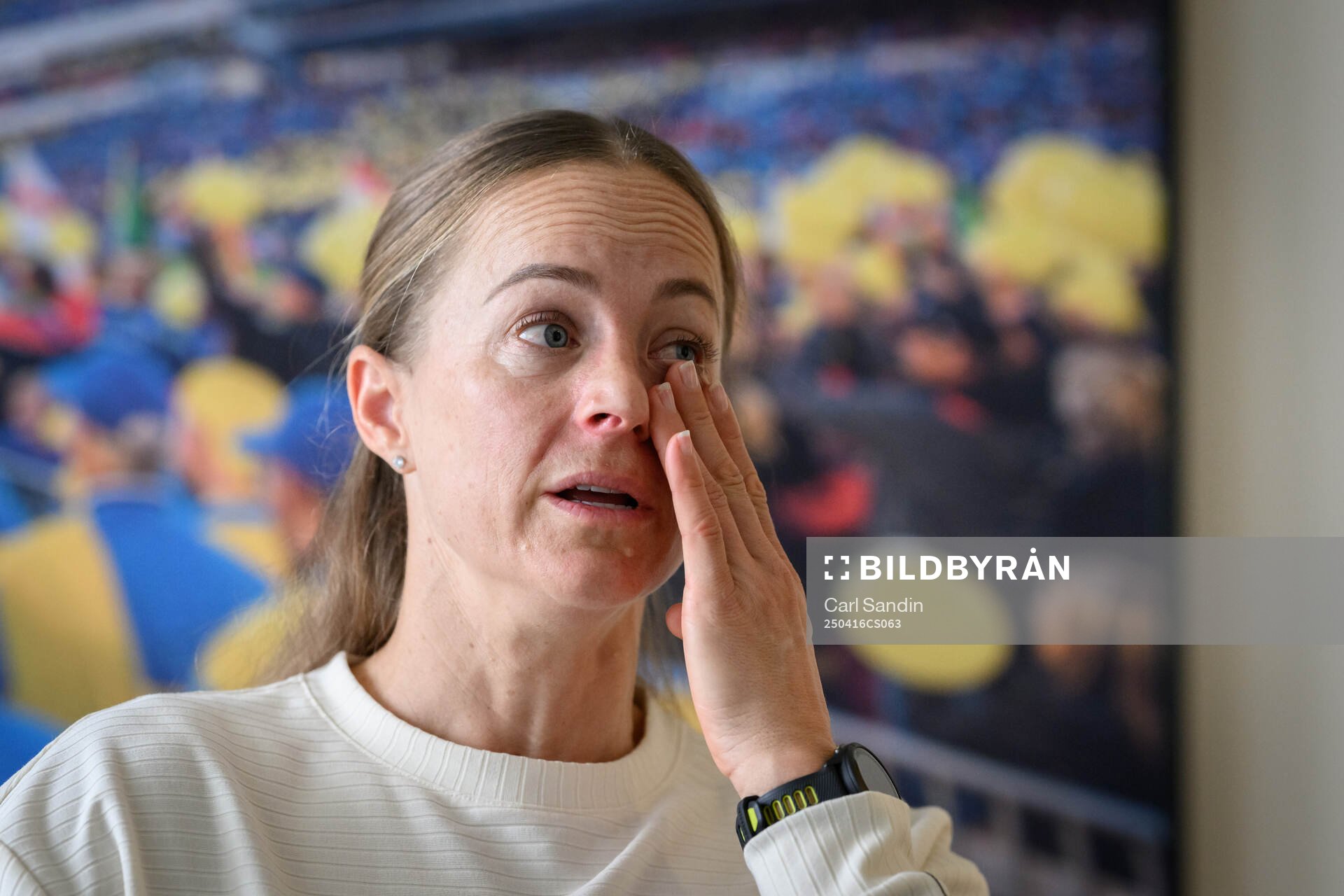 Häckens Aivi Luik blir intervjuad