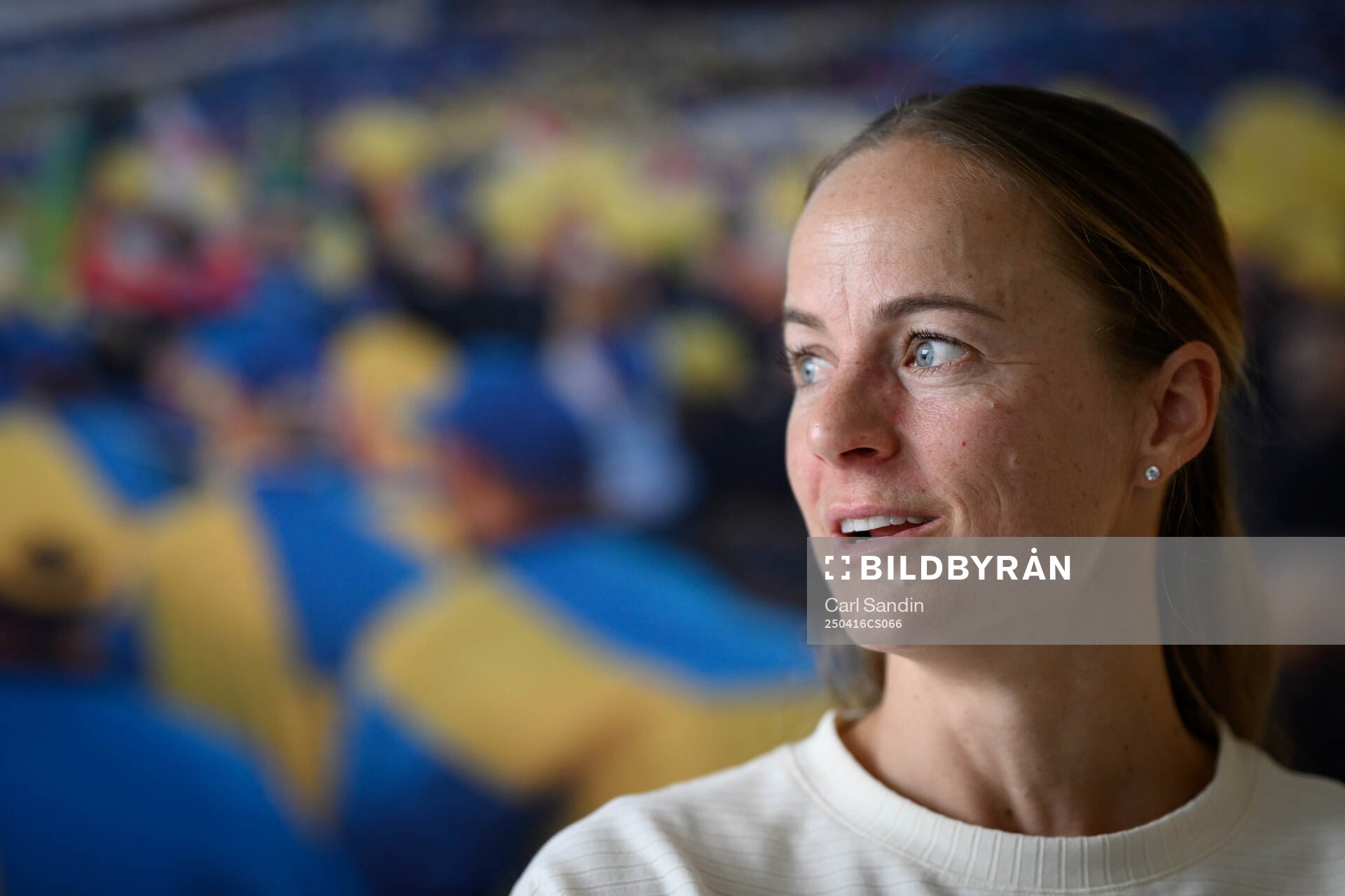 Häckens Aivi Luik blir intervjuad