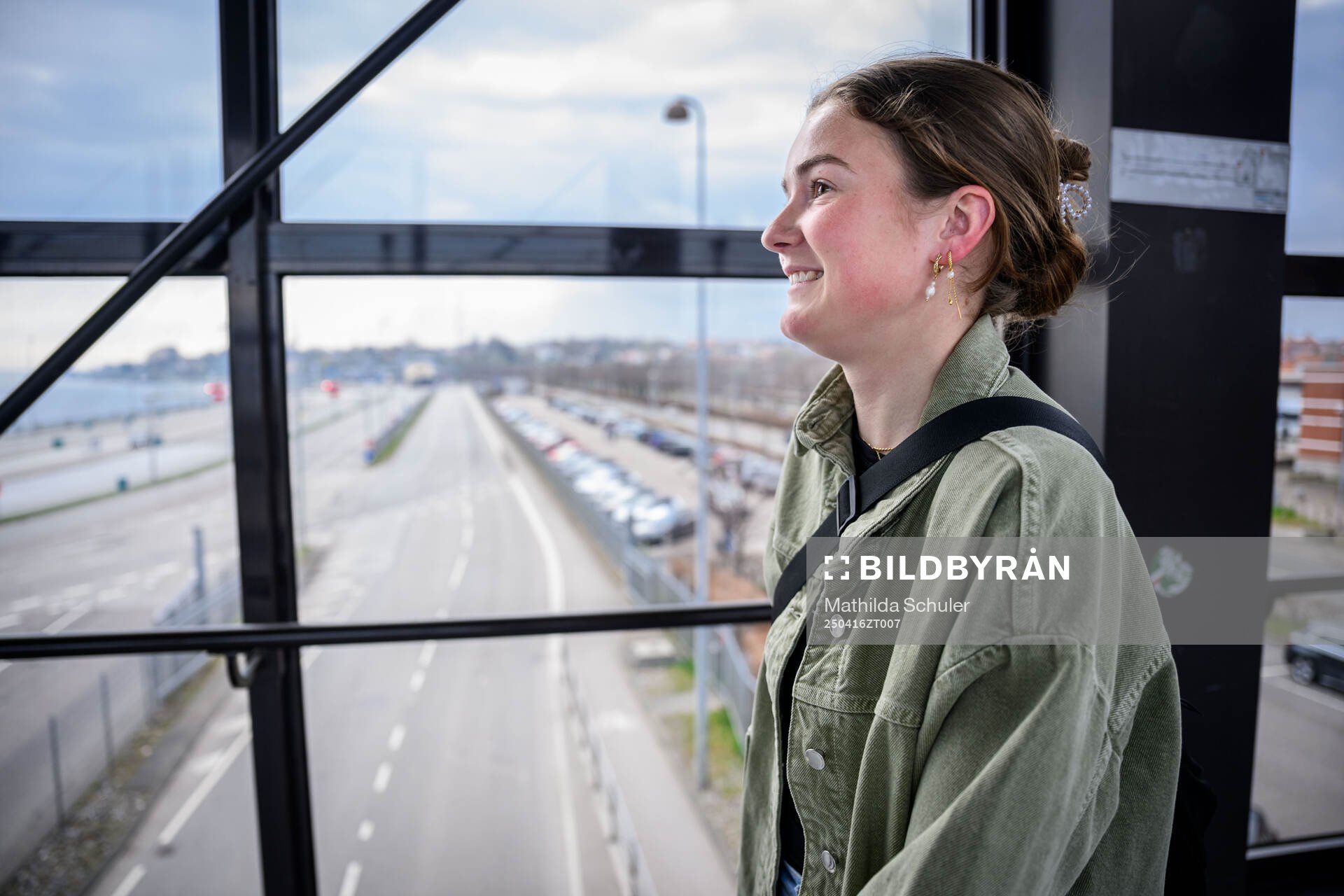Mathilde Vangsgaard går mot Öresundslinjens färja