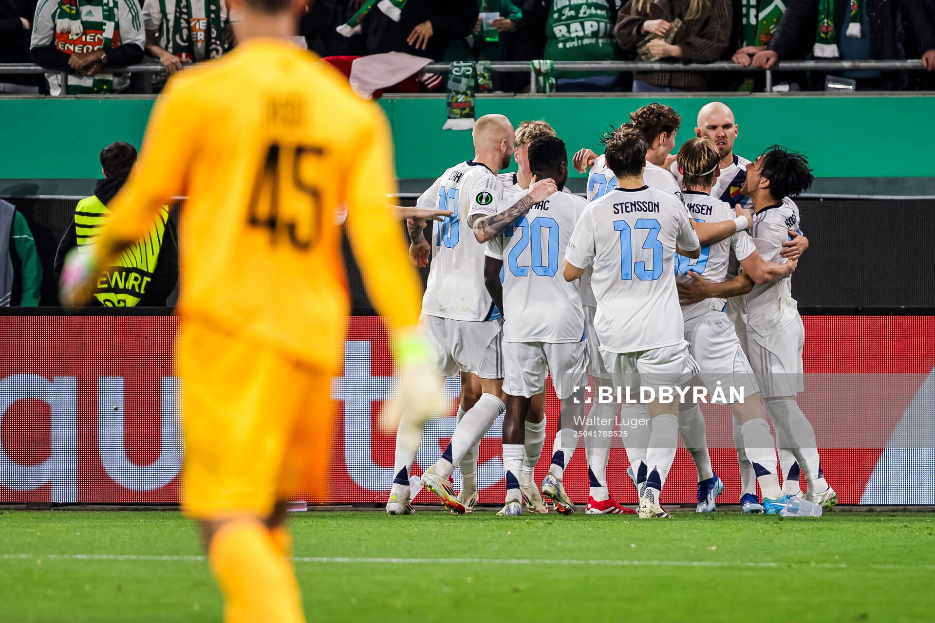 Marcus Danielson of Djurgården celebrate with teammates after 0-1 during the UEFA Conference League quarterfinal between Rapid Wien and Djurgården on April 17, 2025 in Wien.