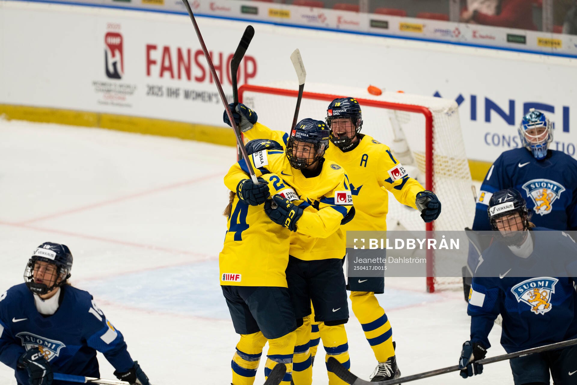 Ebba Hedqvist, Josefin Bouveng and Sara Hjalmarsson  of