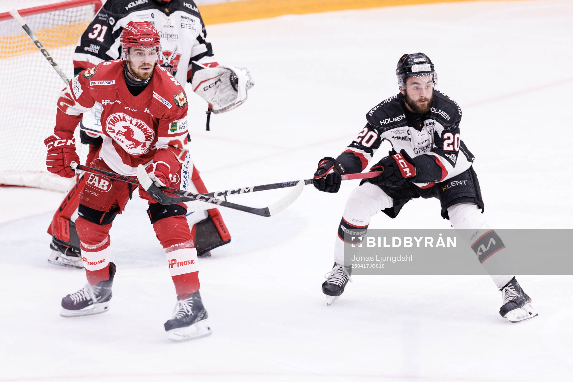Troja/Ljungbys Isak Salqvist och Hudiksvalls Marcus Limpar