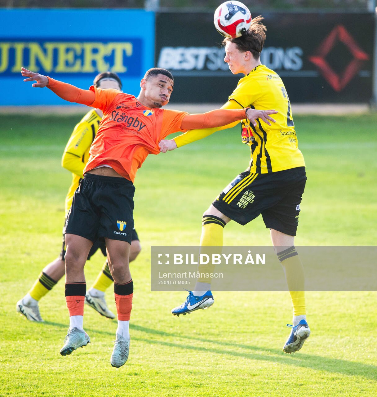 IFK Hässleholms Gustav Persson och Torns Adrian Bozic  i