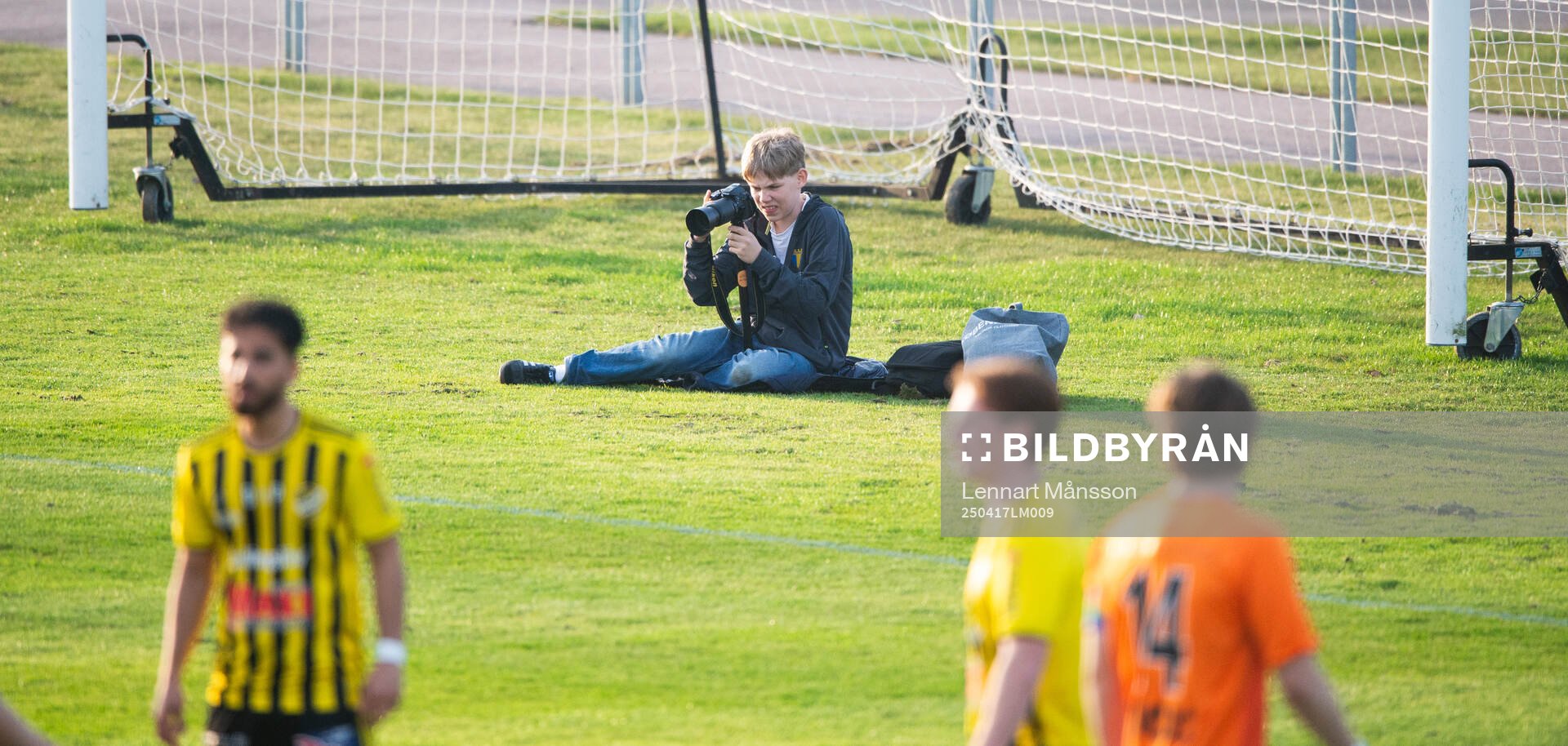 Ung fotograf i matchen i division 2 mellan IFK Hässleholm