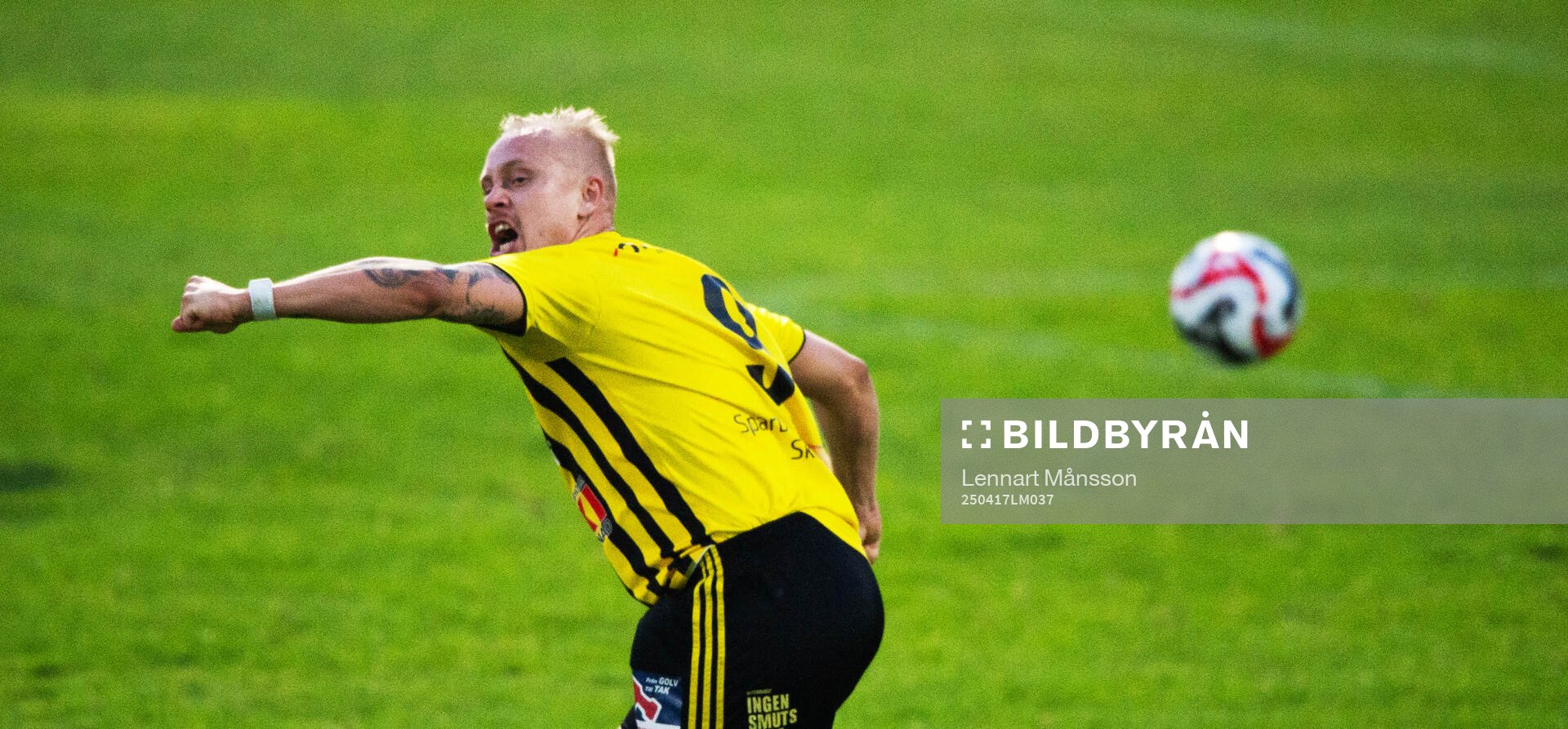 IFK Hässleholms Alexander Sjöström har nickat in