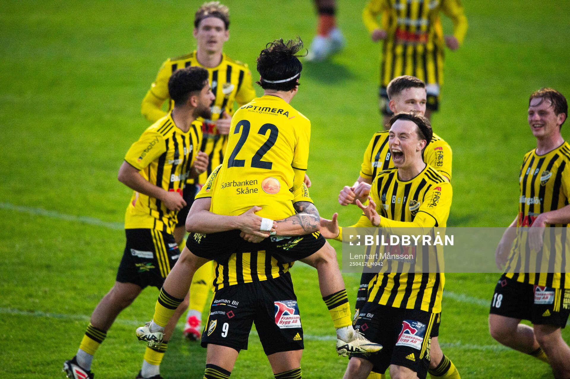 IFK Hässleholms Alexander Sjöström har nickat in