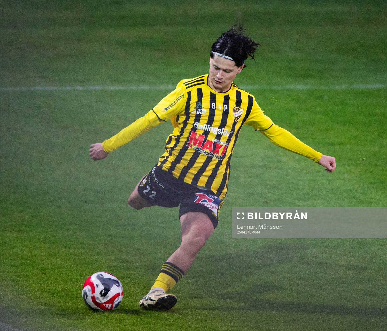 IFK Hässleholms Meraj Haidari i matchen i division 2
