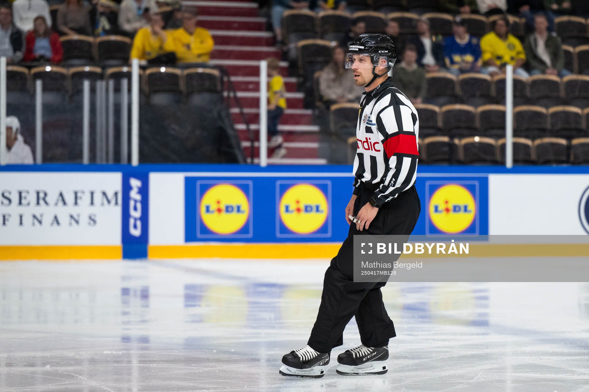 Referee Andreas Harnebring