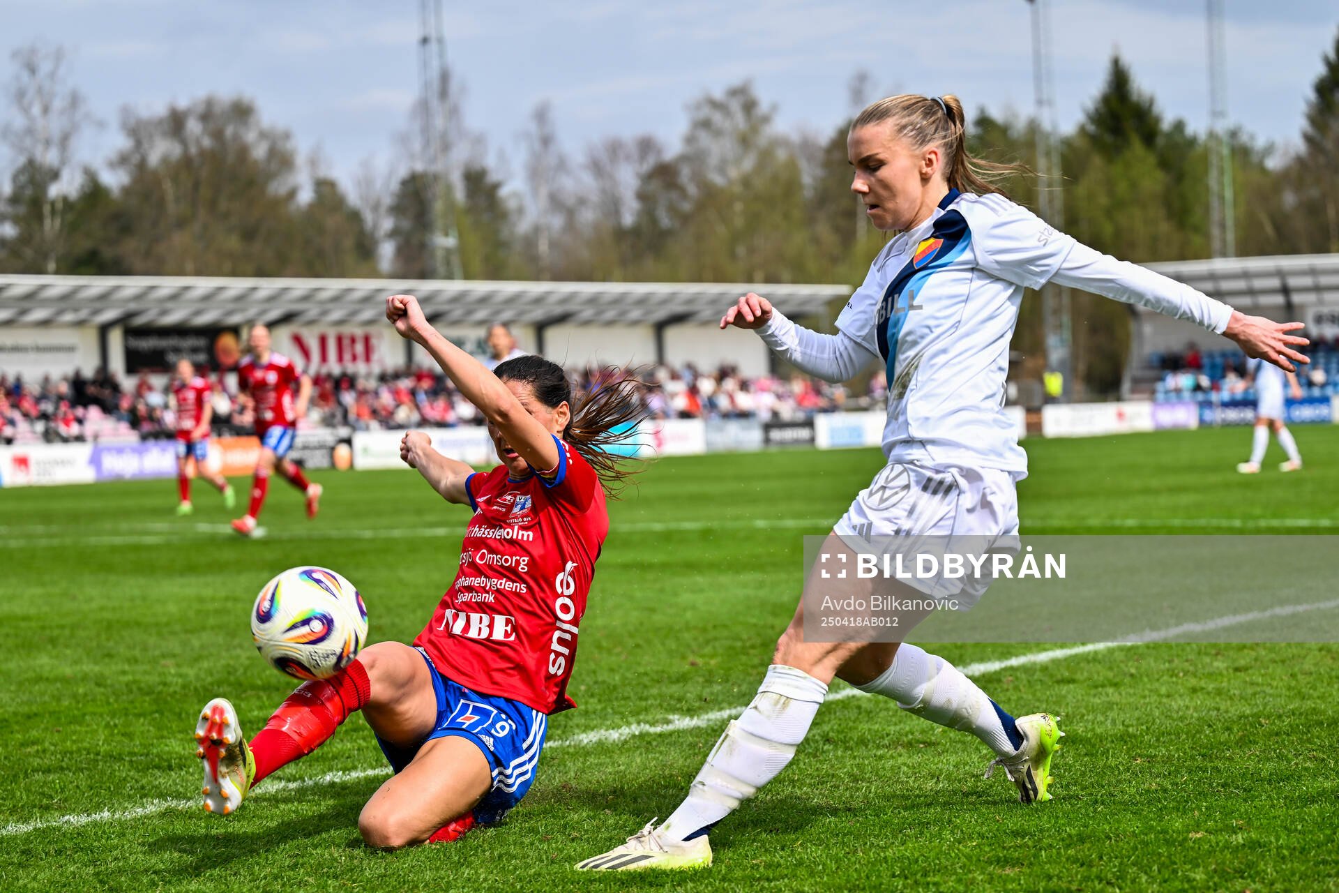 Vittsjös Elisabet Klinga och Djurgårdens Ebba Hed