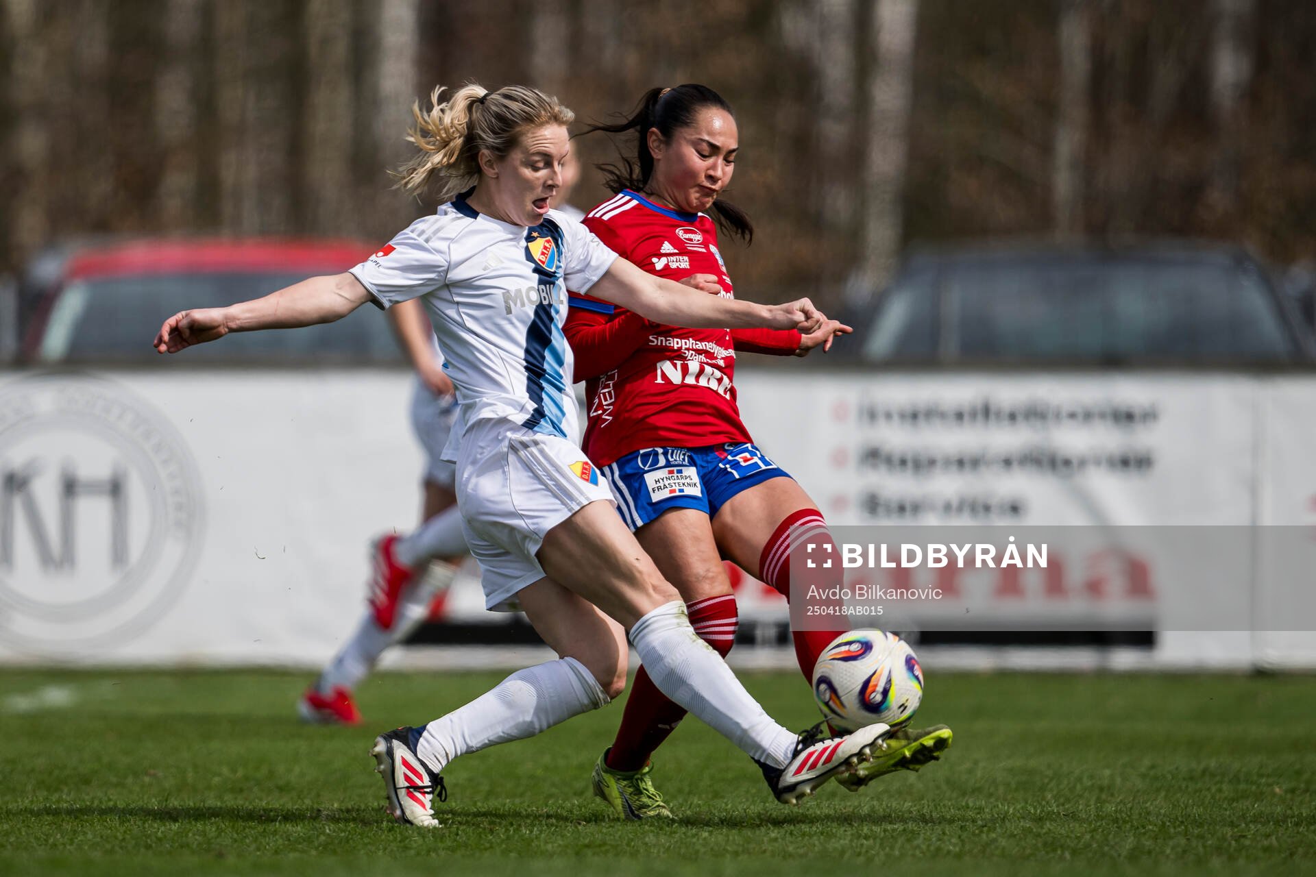 Djurgårdens Mimmi Larsson och Vittsjös Jaida Nyby