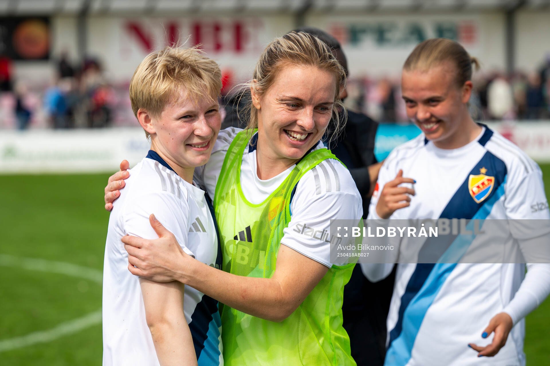 Djurgårdens Olivia Ulenius och Mimmi Larsson jublar