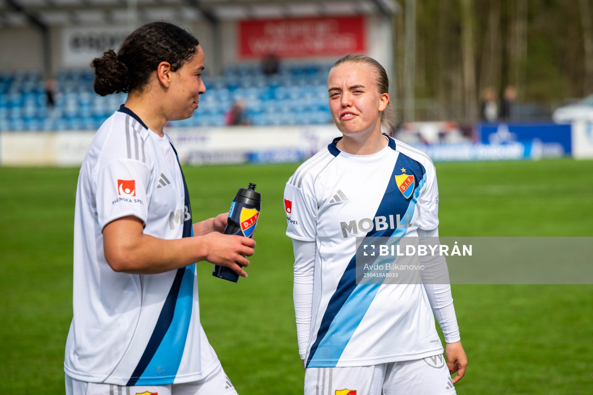 Djurgårdens Elin Westlund och Camille Ashe