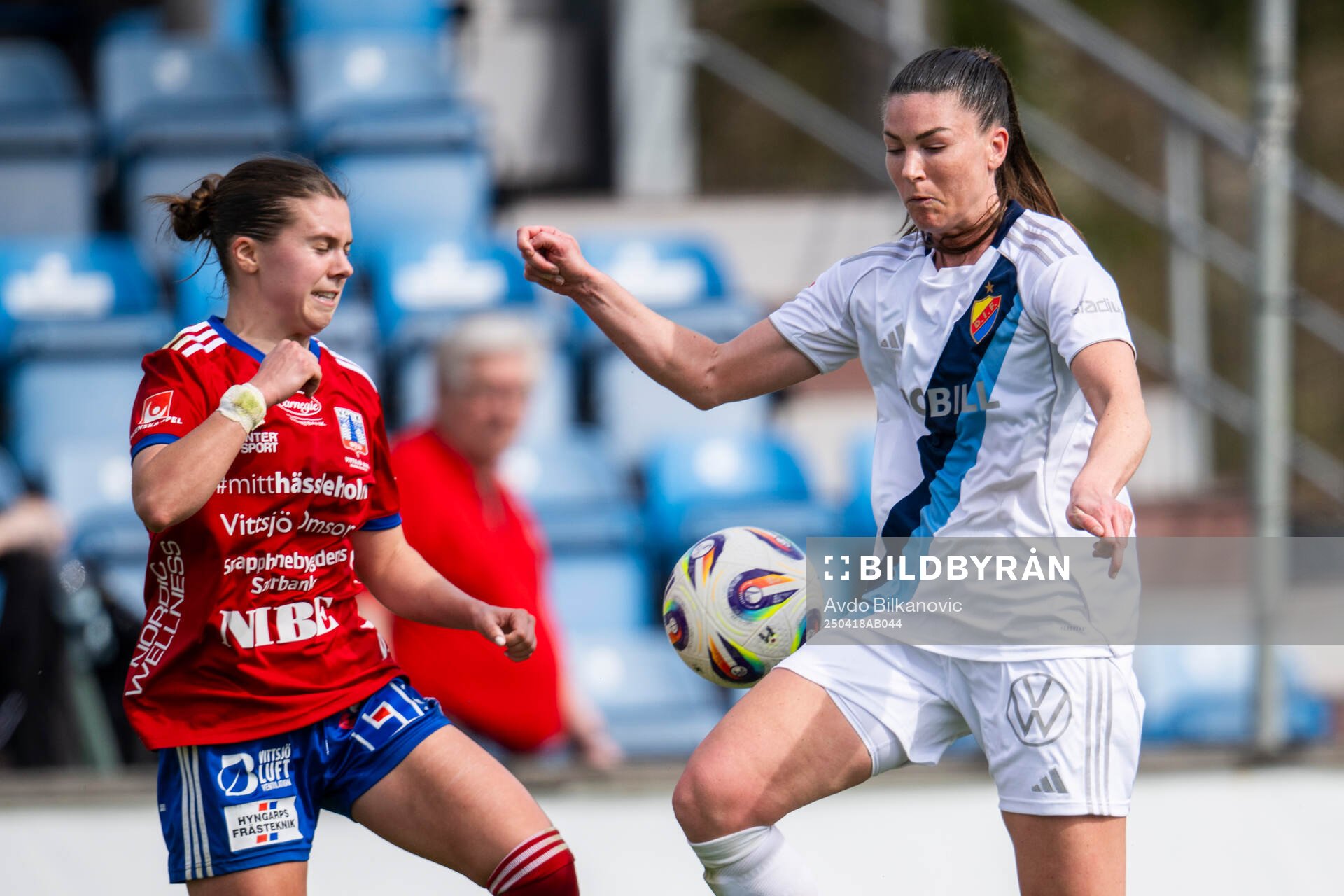 Djurgårdens Pauline Hammarlund och Vittsjös Anna Haddock