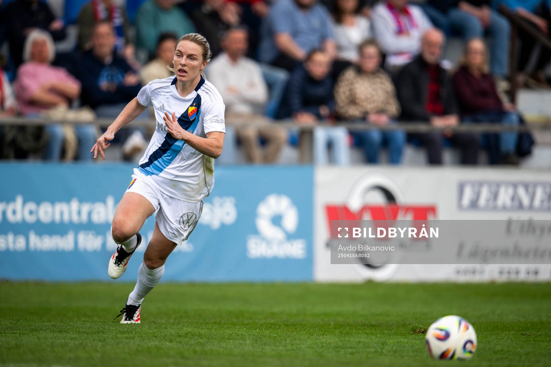 Djurgårdens Mimmi Larsson under fotbollsmatchen i Damallsvenskan mellan Vittsjö och Djurgården den 18 april 2025 i Vittsjö. 
