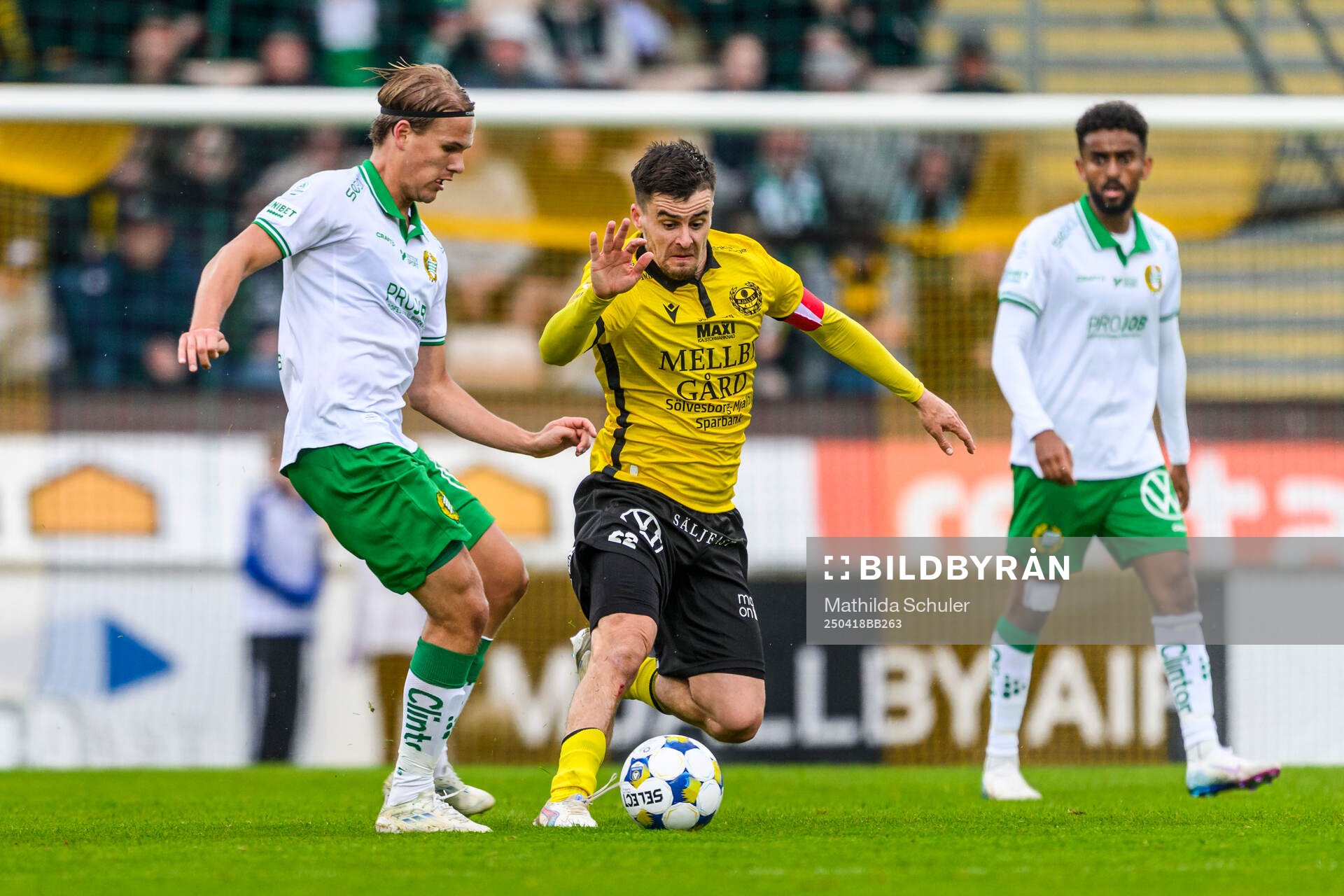 Hammarbys Markus Karlsson och Mjällbys Jesper Gustavsson