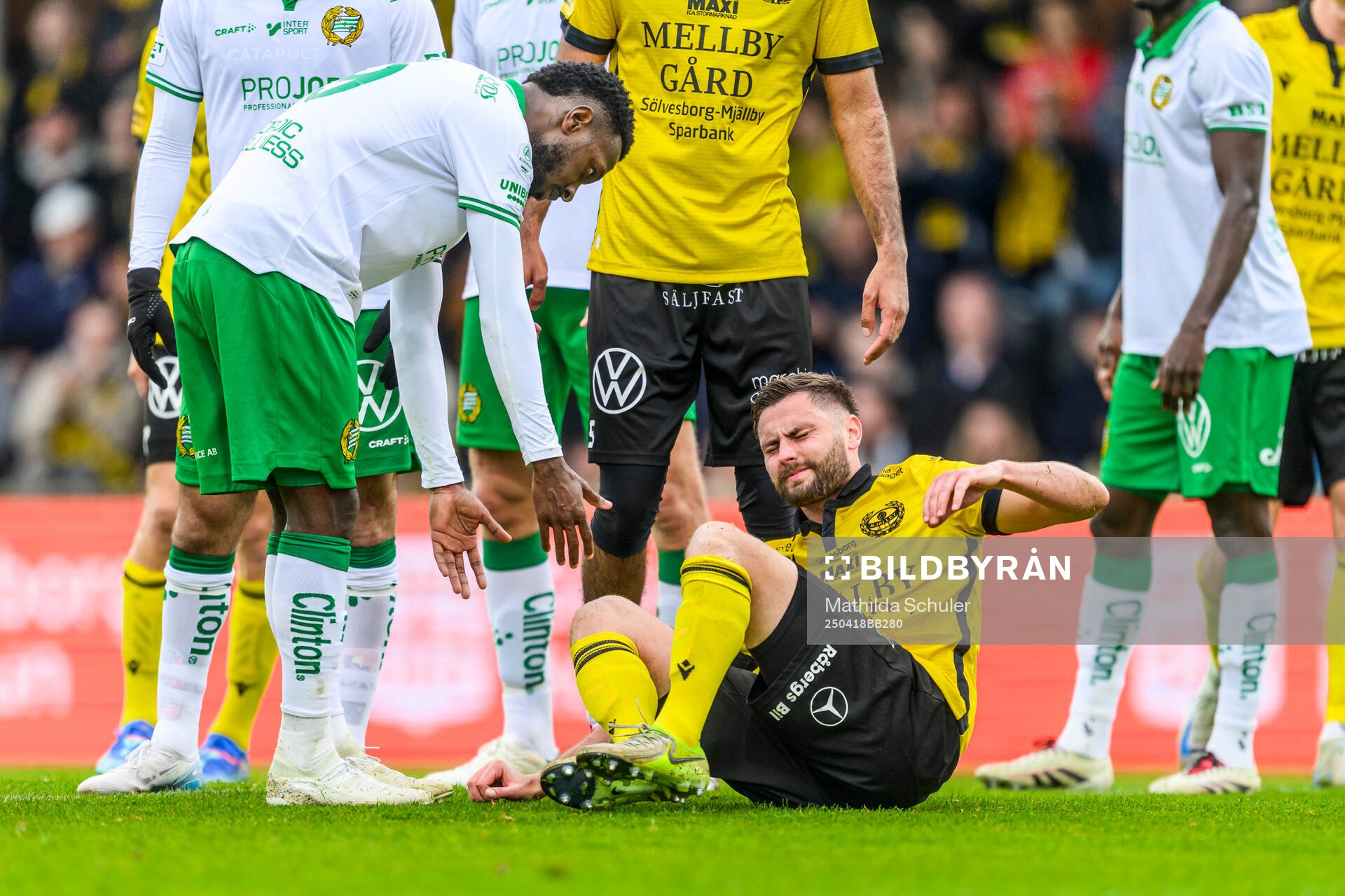 Hammarbys Shaquille Pinas och Mjällbys Axel Norén