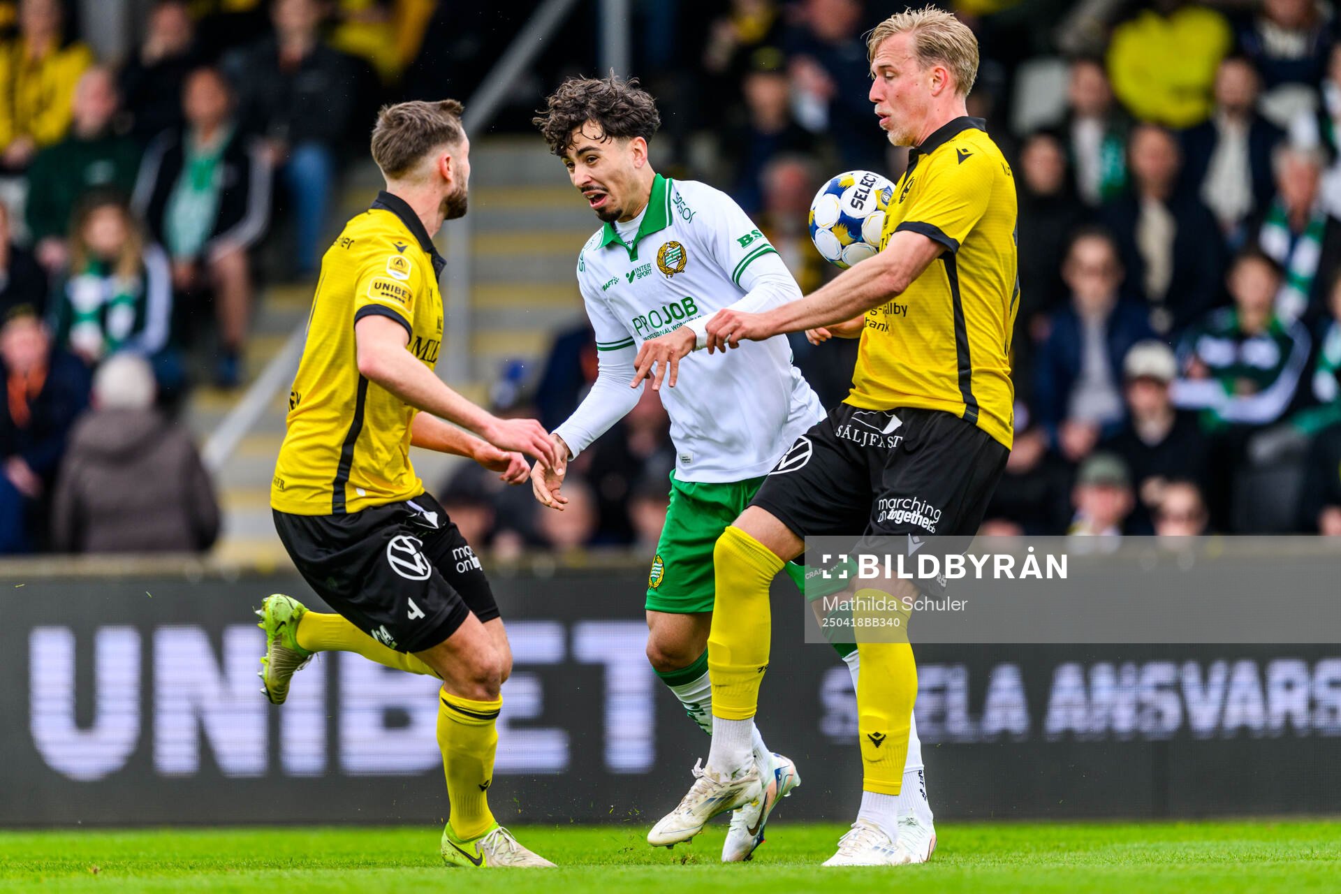 Mjällbys Axel Norén och Hammarbys Sebastian Tounekti och