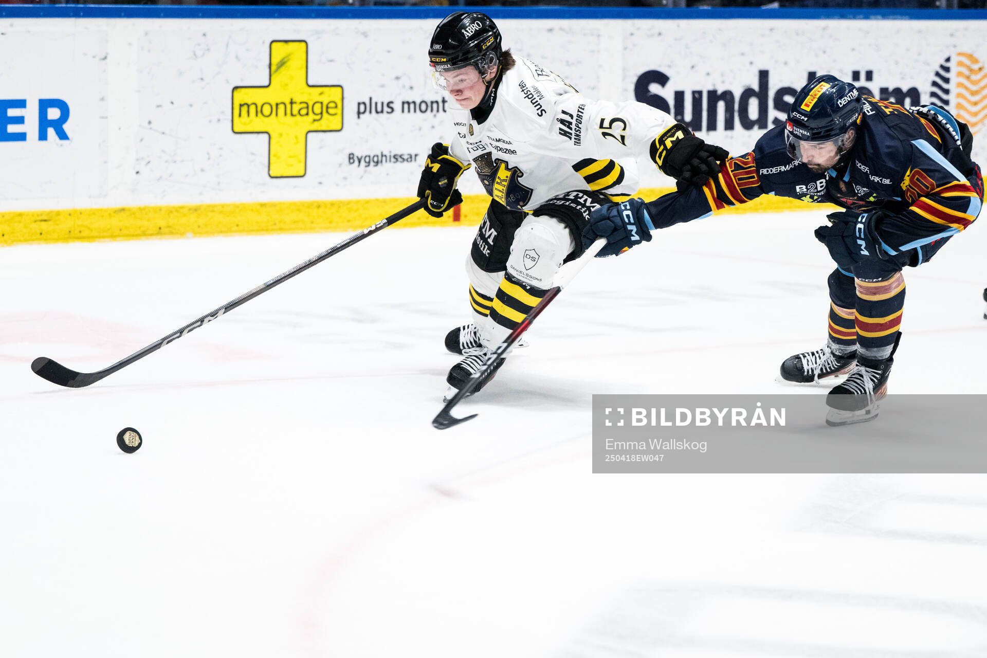 AIKs Theo Hårdstam och Djurgårdens Jonathan Tychonick