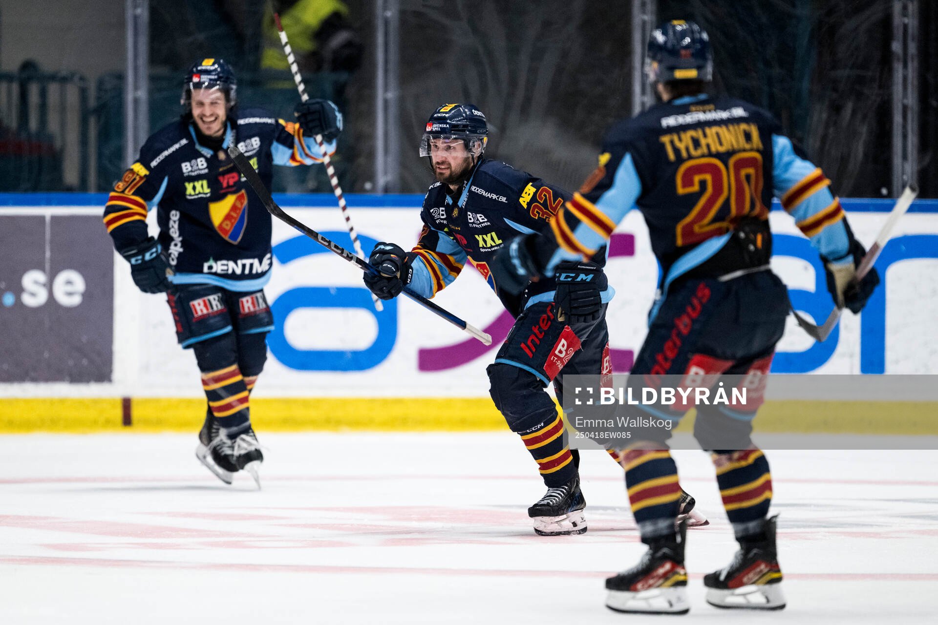 Djurgårdens Marcus Krüger och Tyler Kelleher jublar