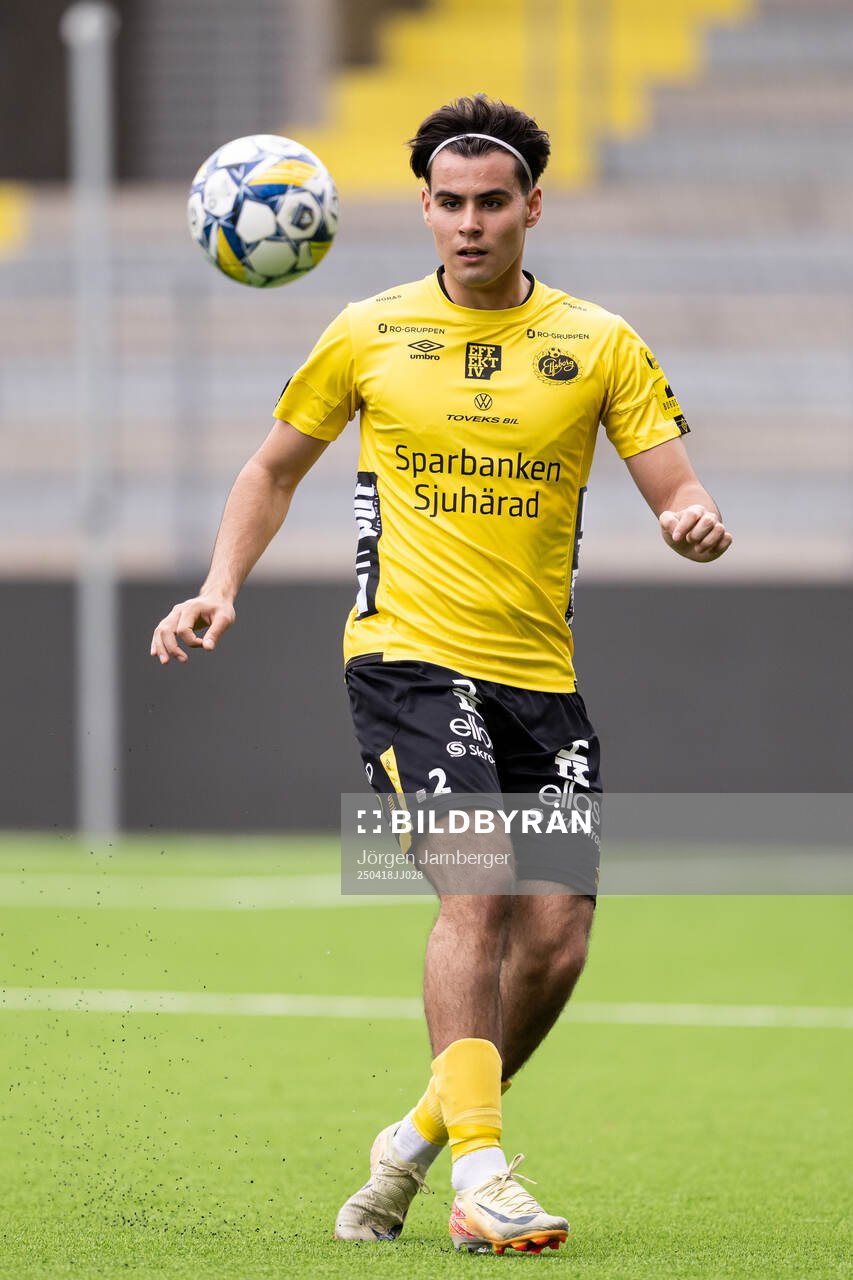 Elfsborgs Leo Saritas Bylund under fotbollsmatchen i P19 Allsvenskan mellan Elfsborg och Helsingborg den 18 april 2025 i Borås.