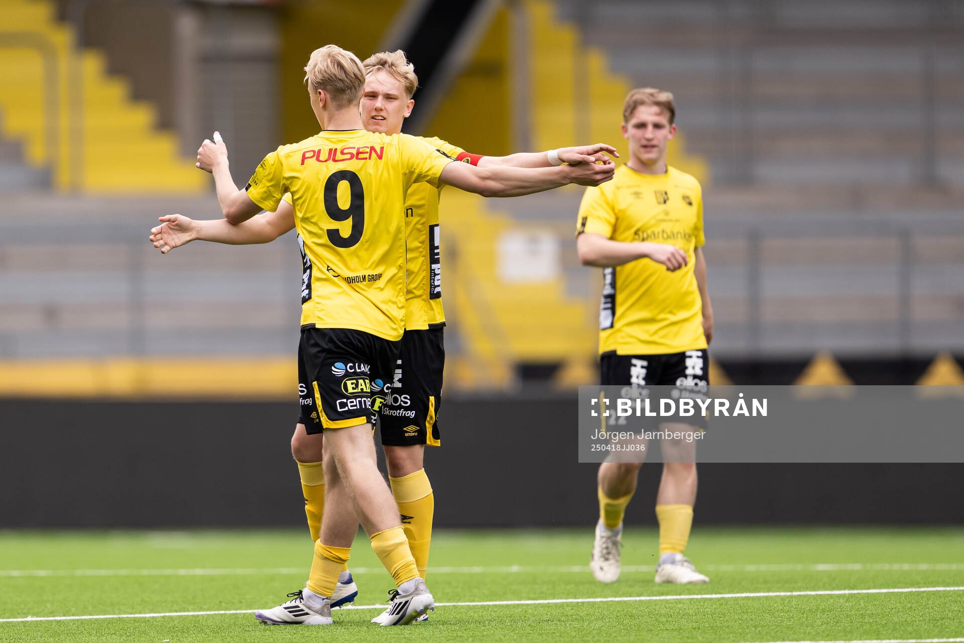 Elfsborgs Kasper Berndtsson jublar med Leo Östman