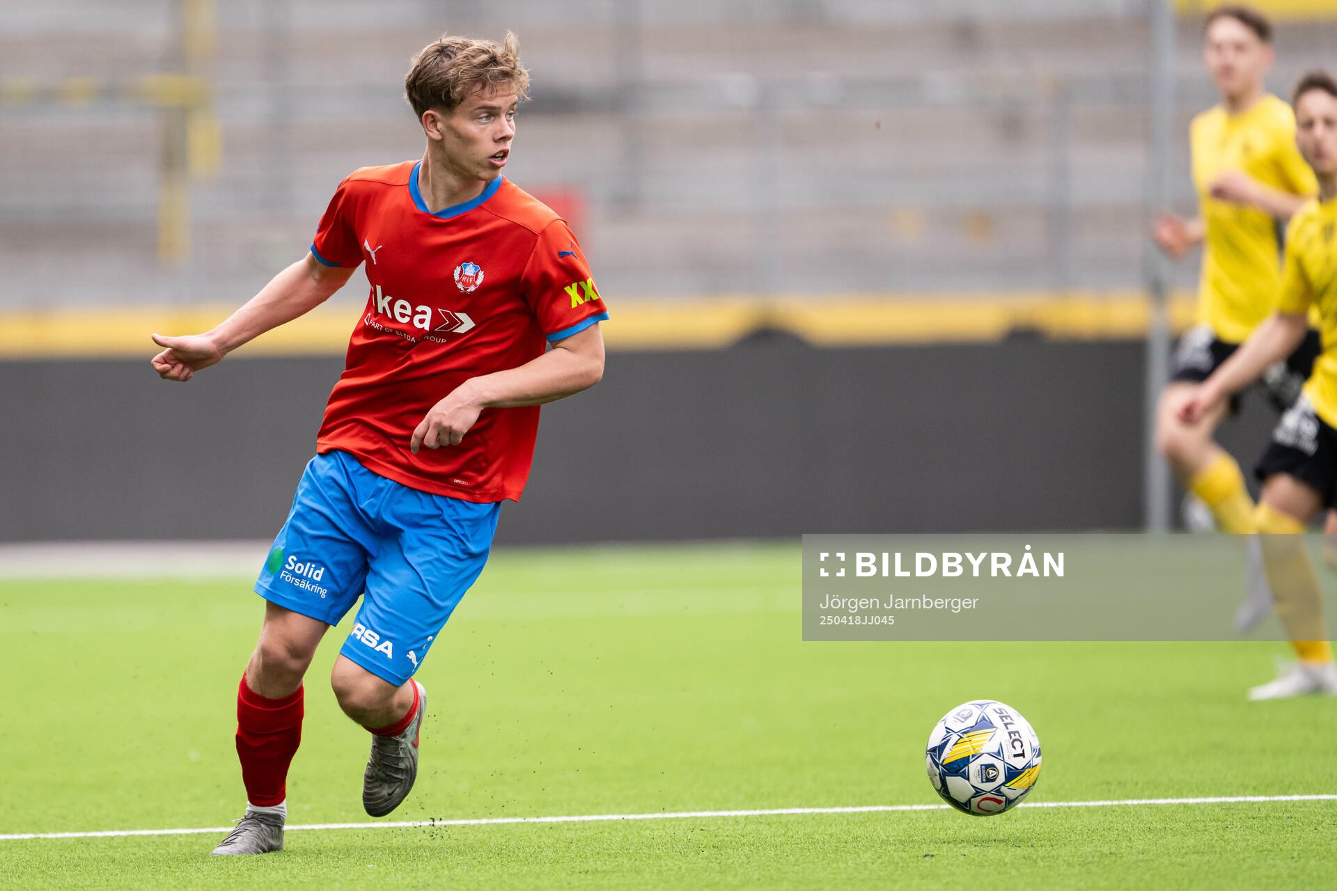 Helsingborgs Alexander Falk under fotbollsmatchen i P19 Allsvenskan mellan Elfsborg och Helsingborg den 18 april 2025 i Borås. 
