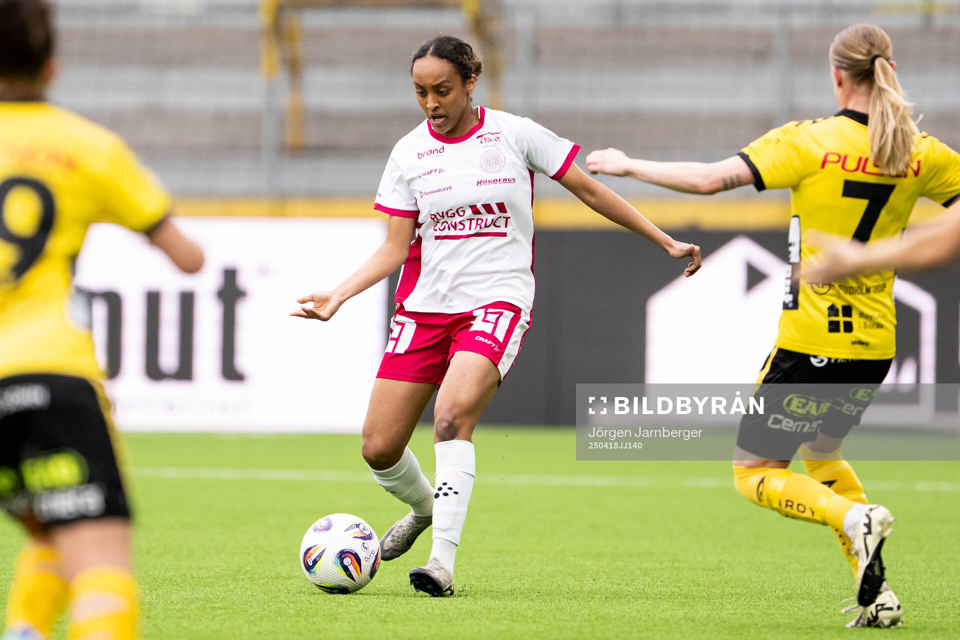 IK Uppsalas Arsema Weldai under fotbollsmatchen i Elitettan mellan Elfsborg och IK Uppsala den 18 april 2025 i Borås. 