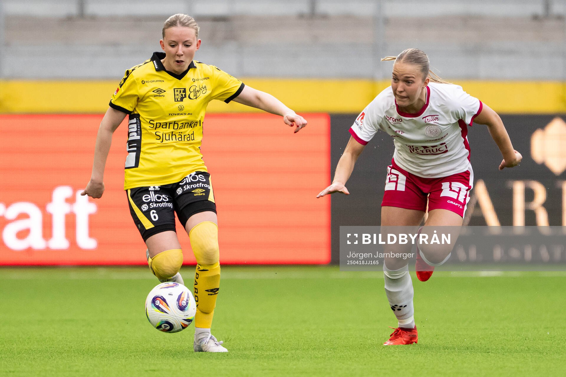 Elfsborgs Hanna Gunnarsson och IK Uppsalas Lisa Frisk