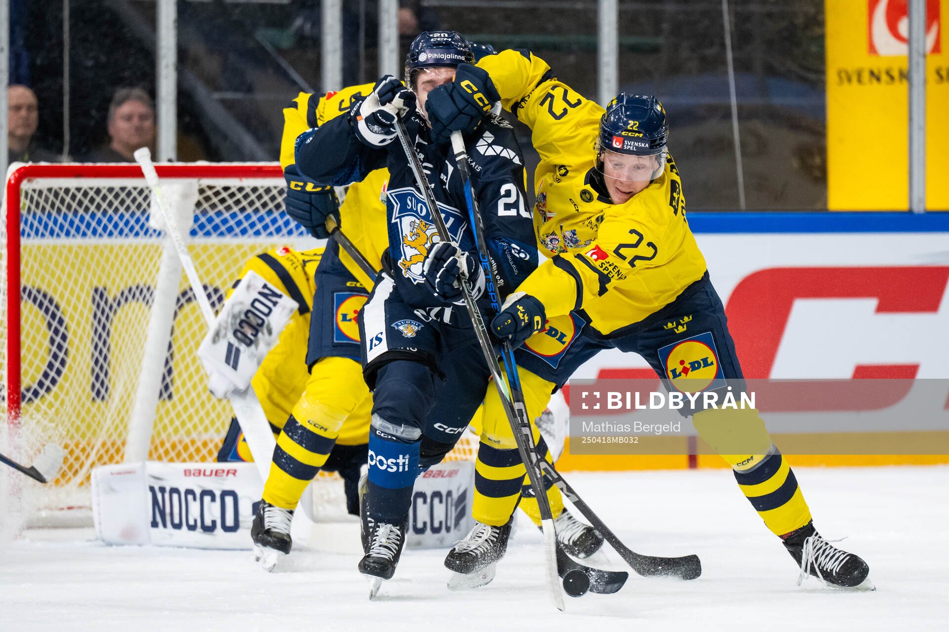 Viljami Marjala of Finland and Fredrik Olofsson of Sweden