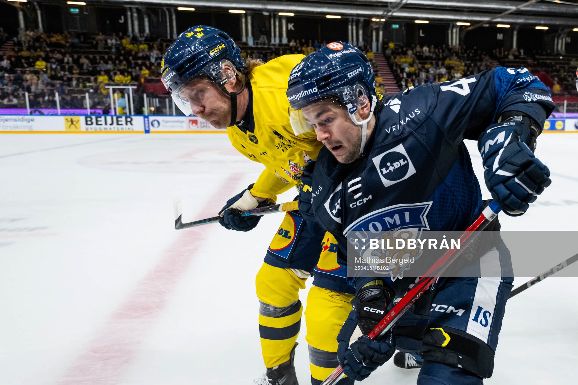Linus Sandin of Sweden and Eemil Erholtz of Finland