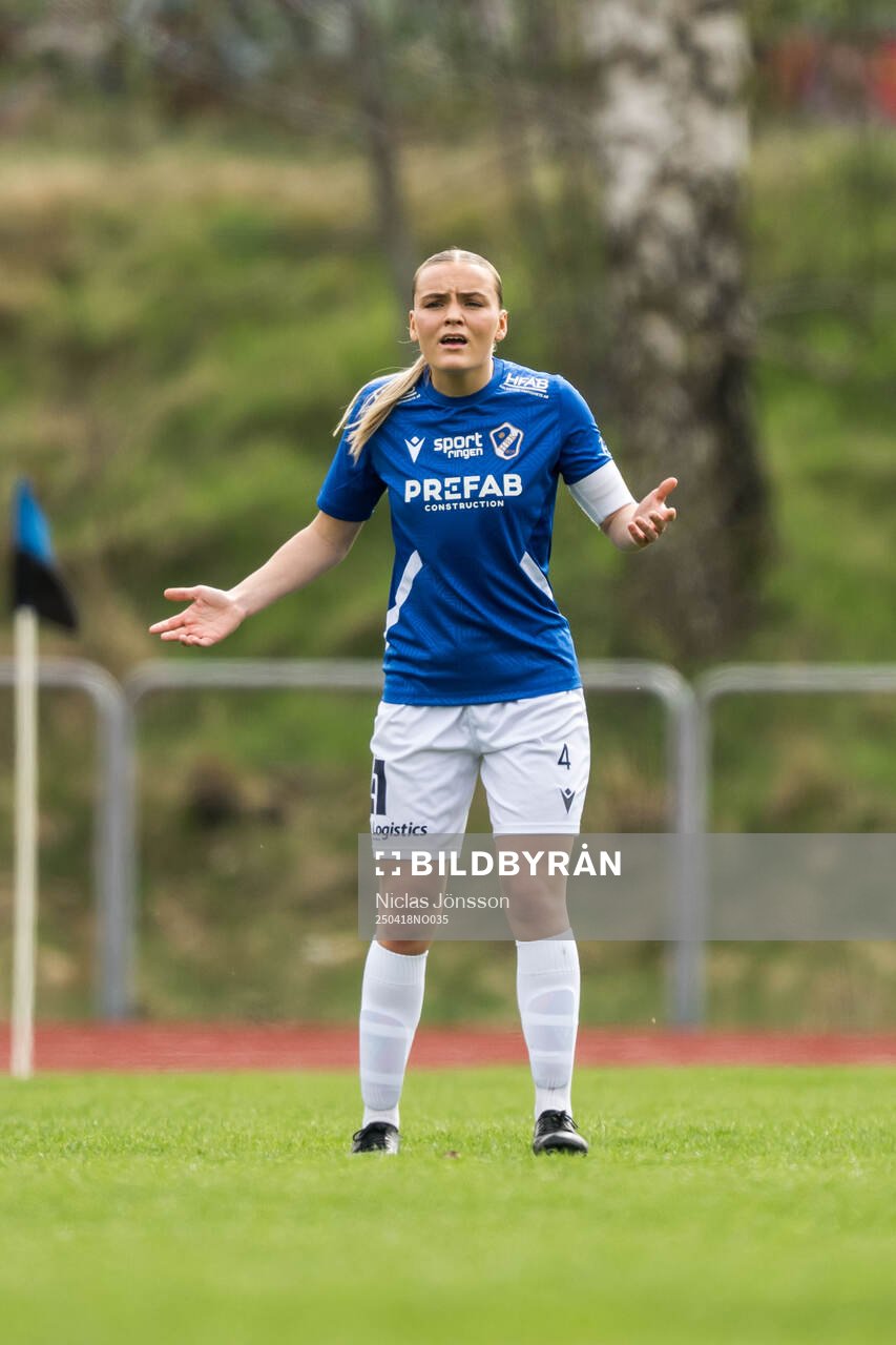 Halmstads Stina Theander reagerar
