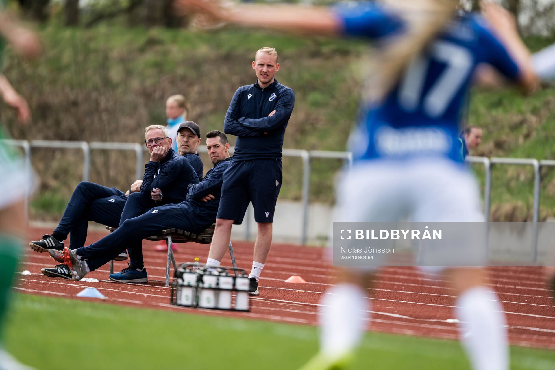 Och under fotbollsmatchen i Division 1 södra mellan