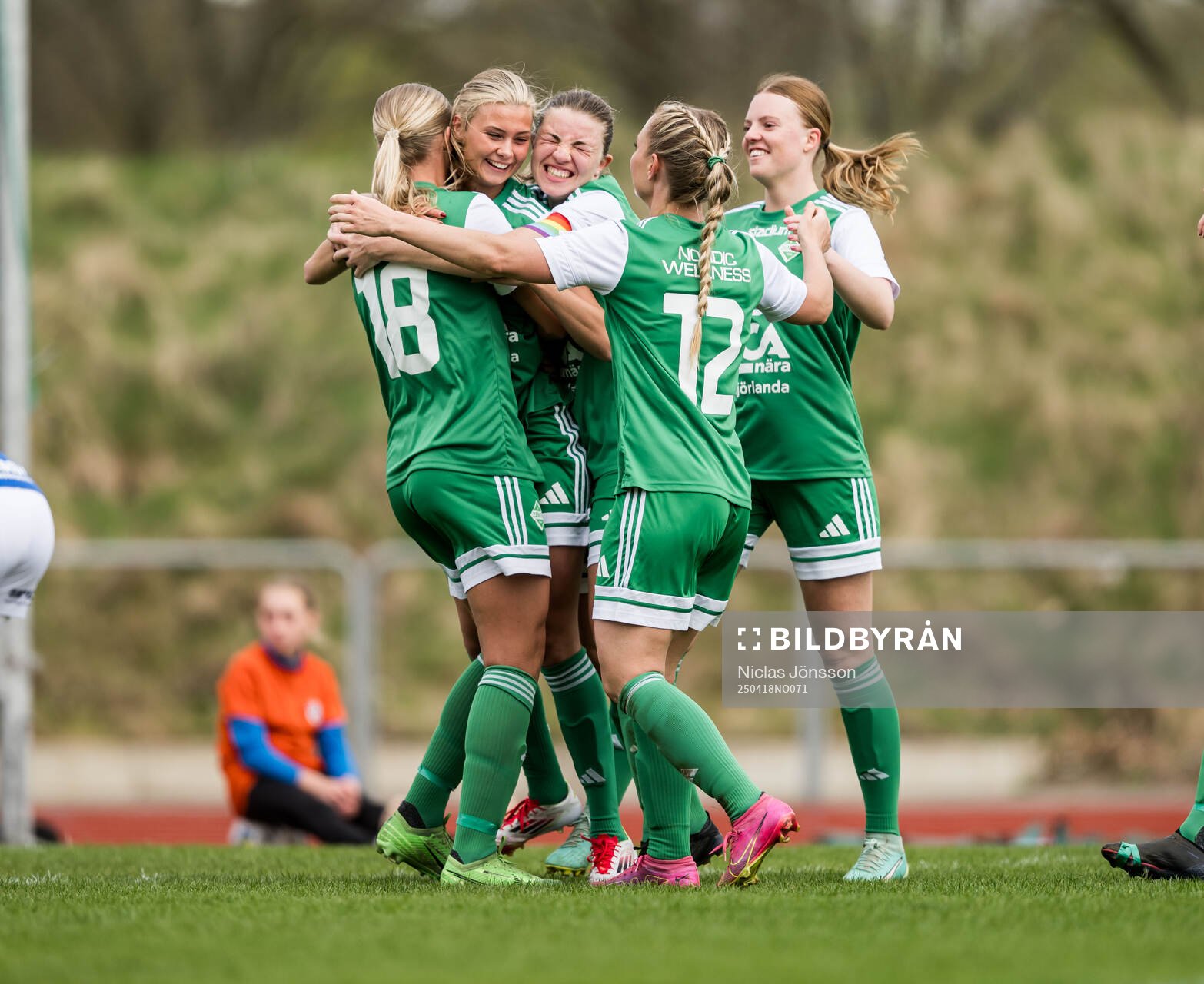 IK Zeniths Julia Hermansson och Klara Benson jublar