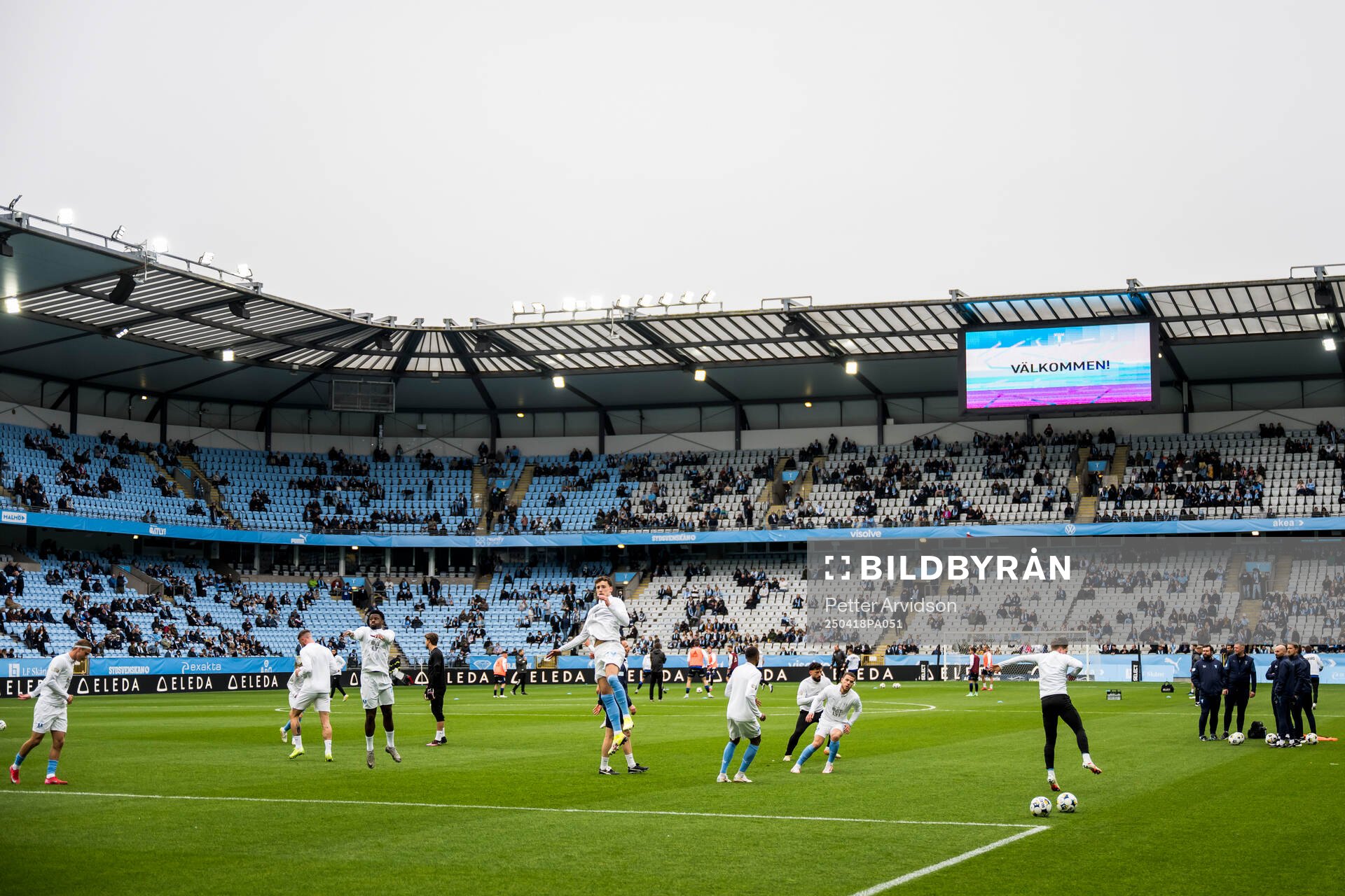 Malmö FFs spelare värmer upp