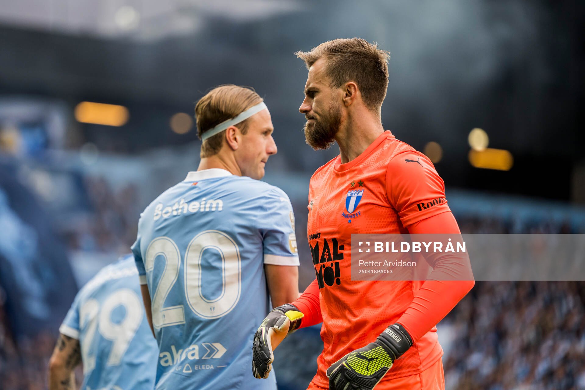 Malmö FFs Erik Botheim och målvakt Ricardo Friedrich